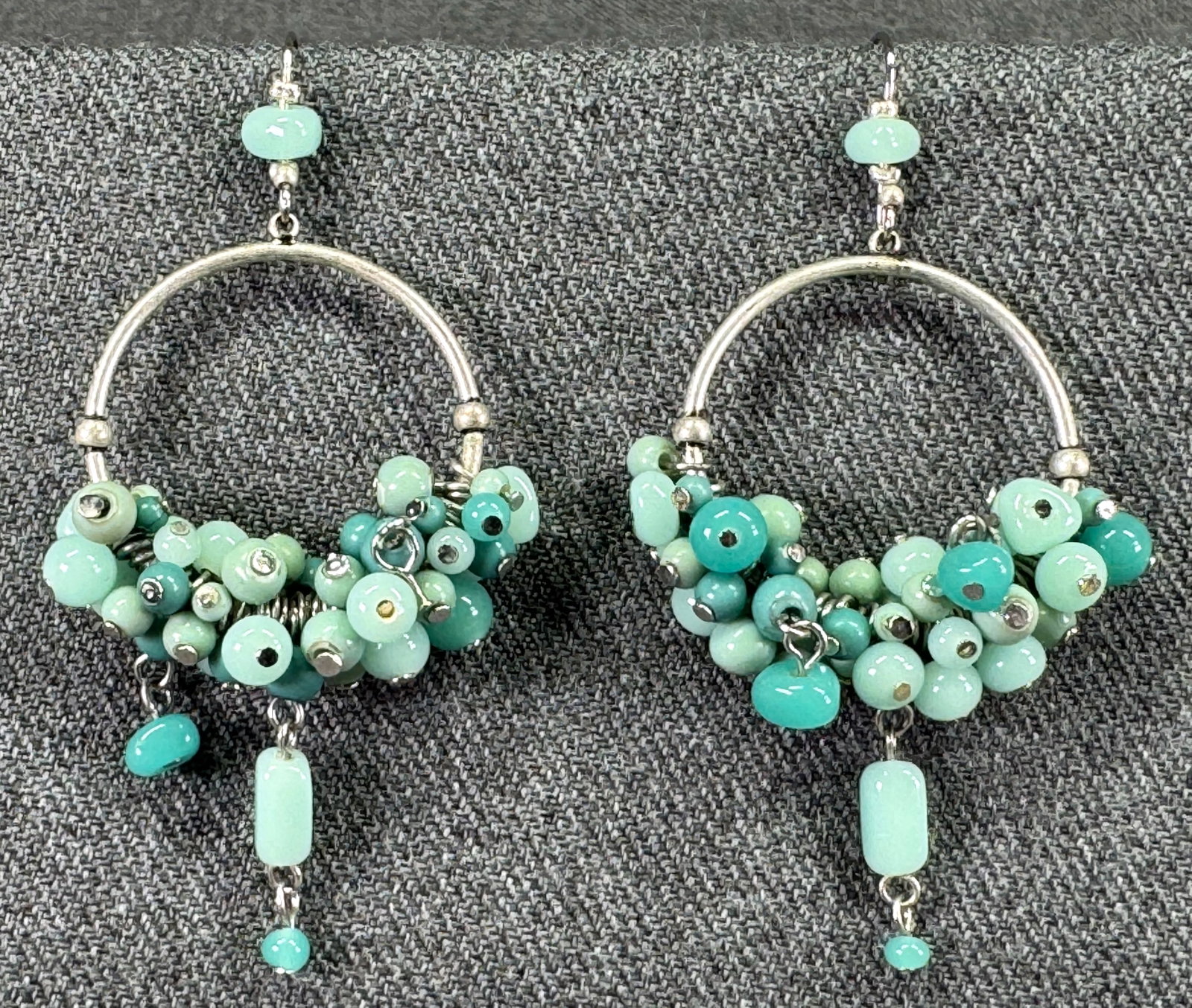 Vintage aqua glass & resin bead dangles silvertoned hoop hook earrings: Vintage aqua glass & resin bead dangles silvertoned hoop hook earrings. Unmarked. For measures please refer to the pictures taken with a measuring tape. Weight: 16 Grams. IN HOUSE Estimated* SHIPPING 