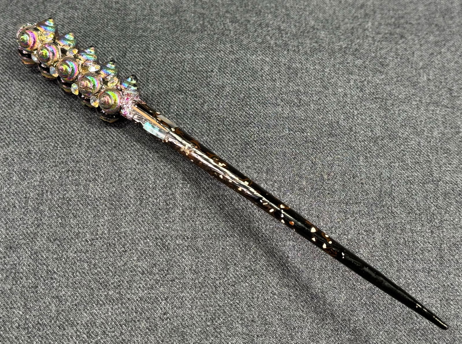Vintage iridescent shells, AB crystals, glitter, abalone inlay lacquered hair pin: Vintage iridescent shells, AB crystals, glitter, abalone inlay lacquered hair pin. Unmarked . For measures please refer to the pictures taken with a measuring tape. Weight: 20 Grams. IN HOUSE Estimate