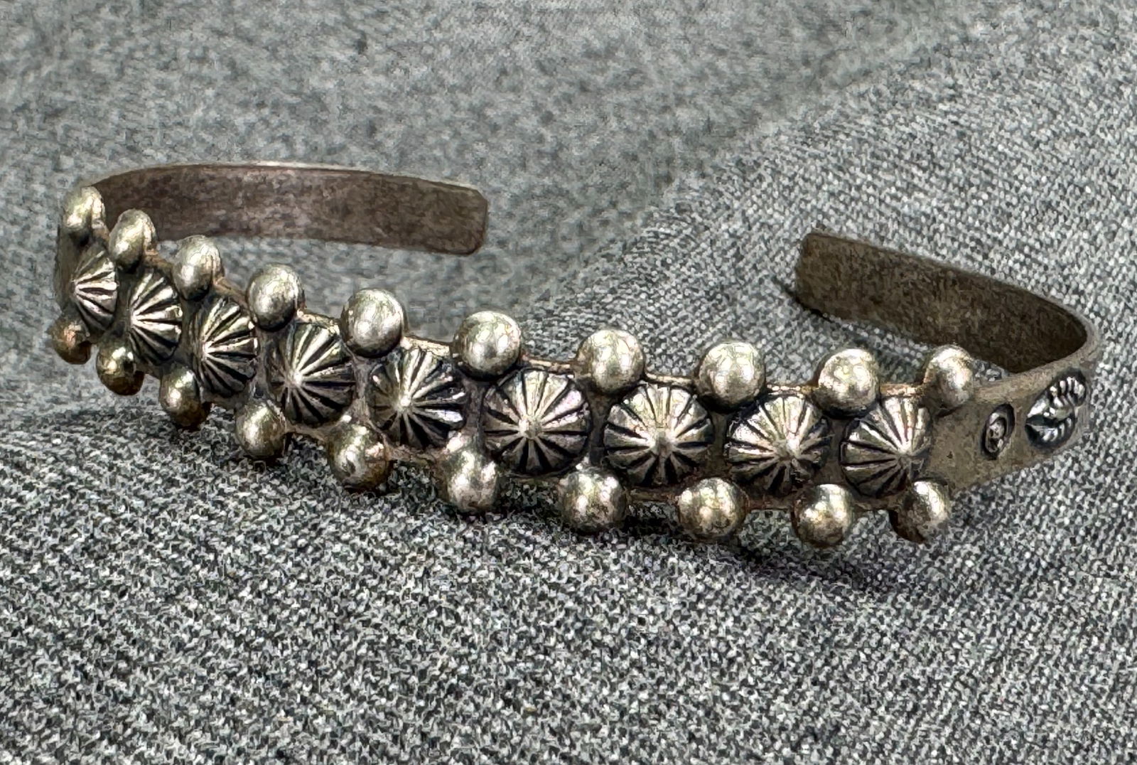 Vintage Fred Harvey Era Corrugated Repousse Silvertoned Cuff Bracelet (1 of 10)
