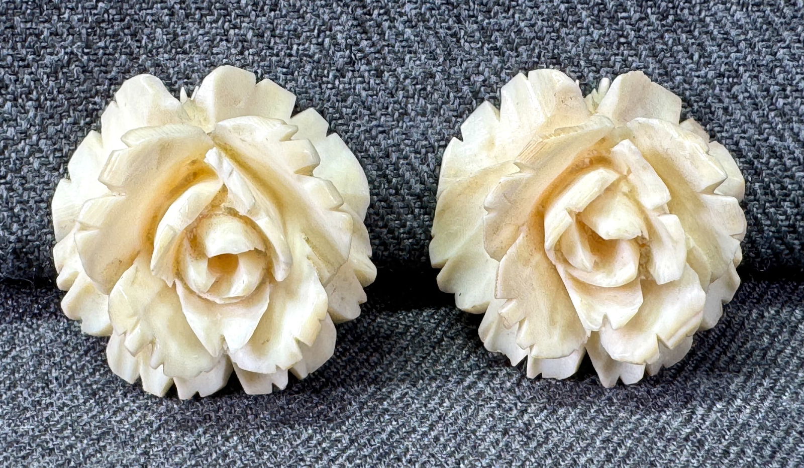 Vintage carved bone rose flower clip on earrings: Vintage carved bone rose flower clip on earrings. Unmarked. For measures please refer to the pictures taken with a measuring tape. Weight: 10 Grams. IN HOUSE Estimated* SHIPPING & HANDLING COST WITHIN