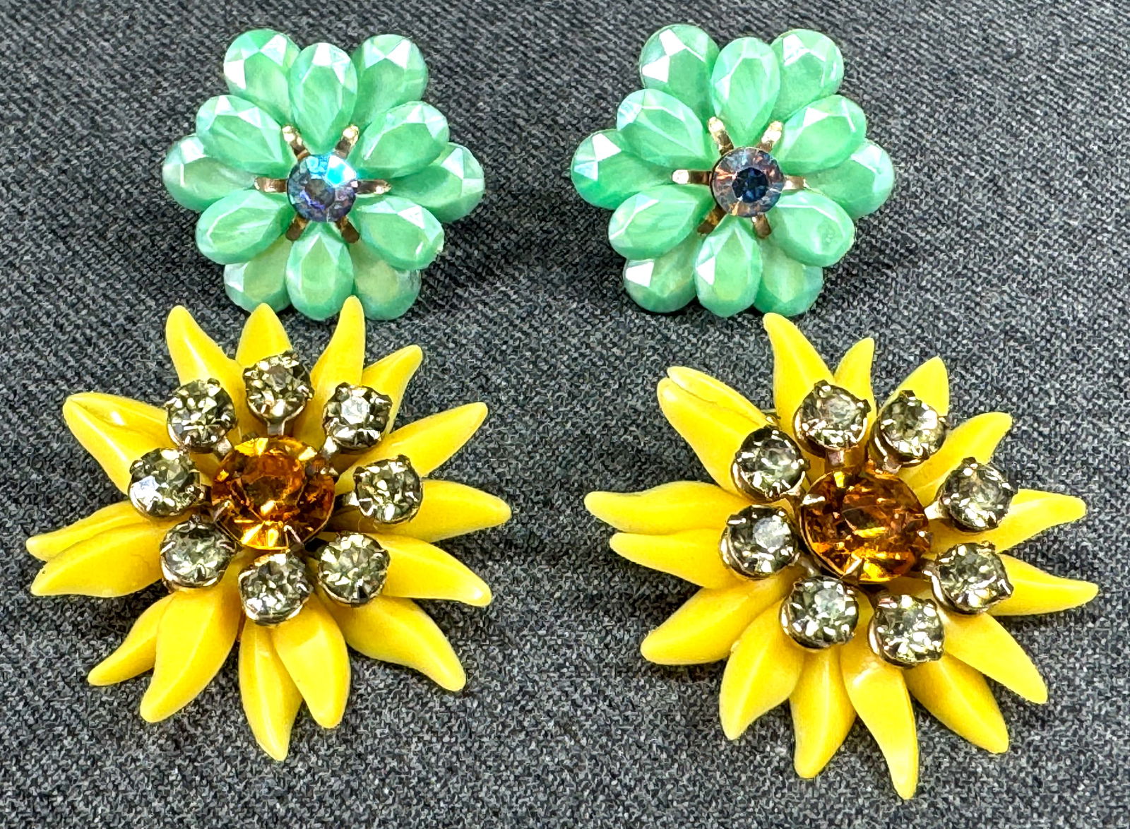 Vintage crystals and plastic petals assorted flower earrings: Vintage crystals and plastic petals assorted flower earrings. Both unmarked. For measures please refer to the pictures taken with a measuring tape. Weight: 13 Grams. This is a NO RESERVE AUCTION: ther