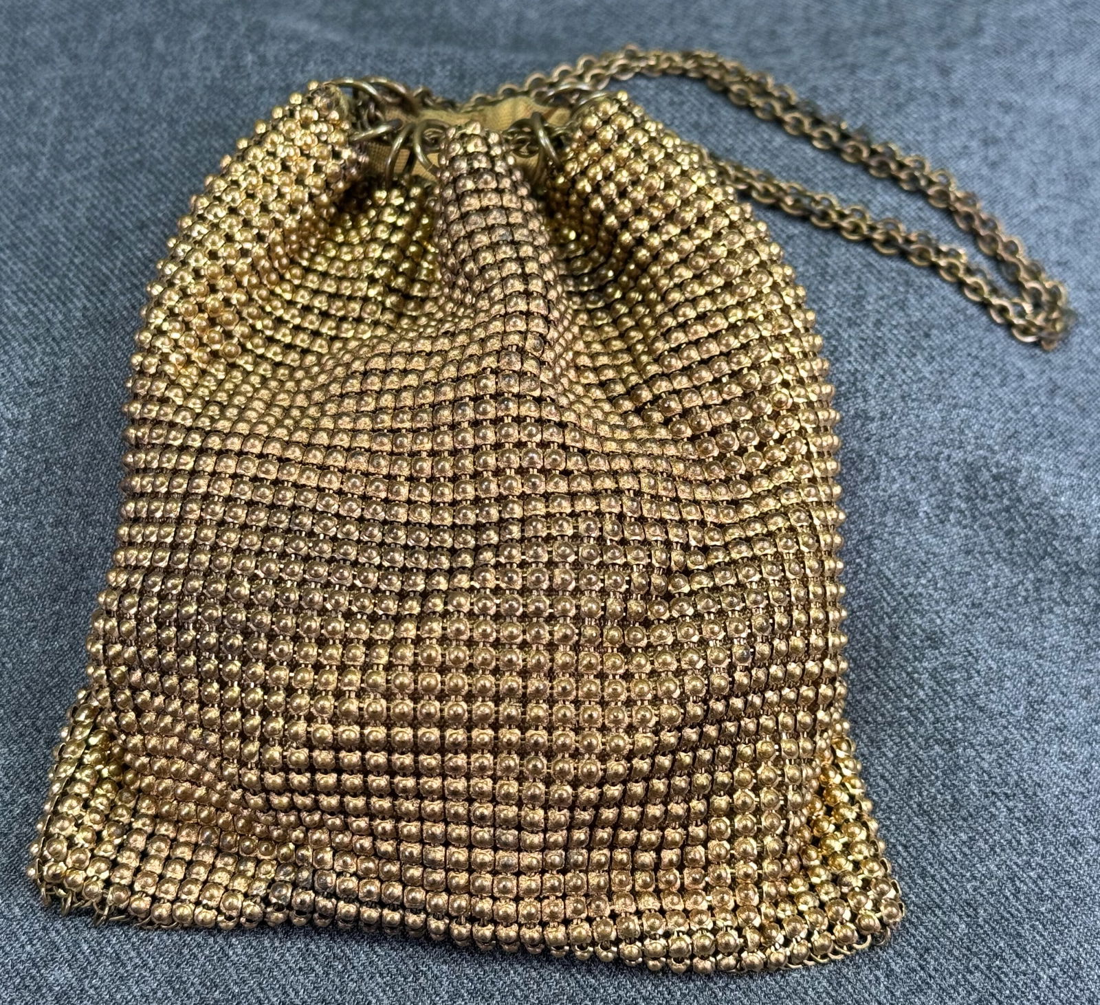 Vintage Whiting & Davis flapper goldtoned mesh drawstring purse bag (1 of 7)