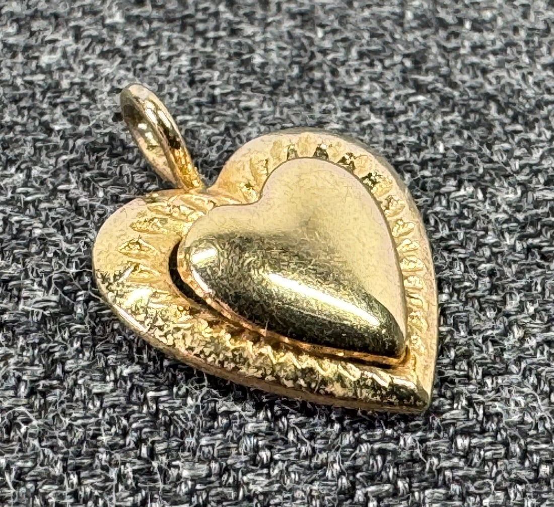Vintage Gold-filled miniature heart charm pendant: Vintage Gold-filled miniature heart charm pendant. Unmarked. For measures please refer to the pictures taken with a measuring tape. Weight: 0.80 Grams. IN HOUSE Estimated* SHIPPING & HANDLING COST WIT