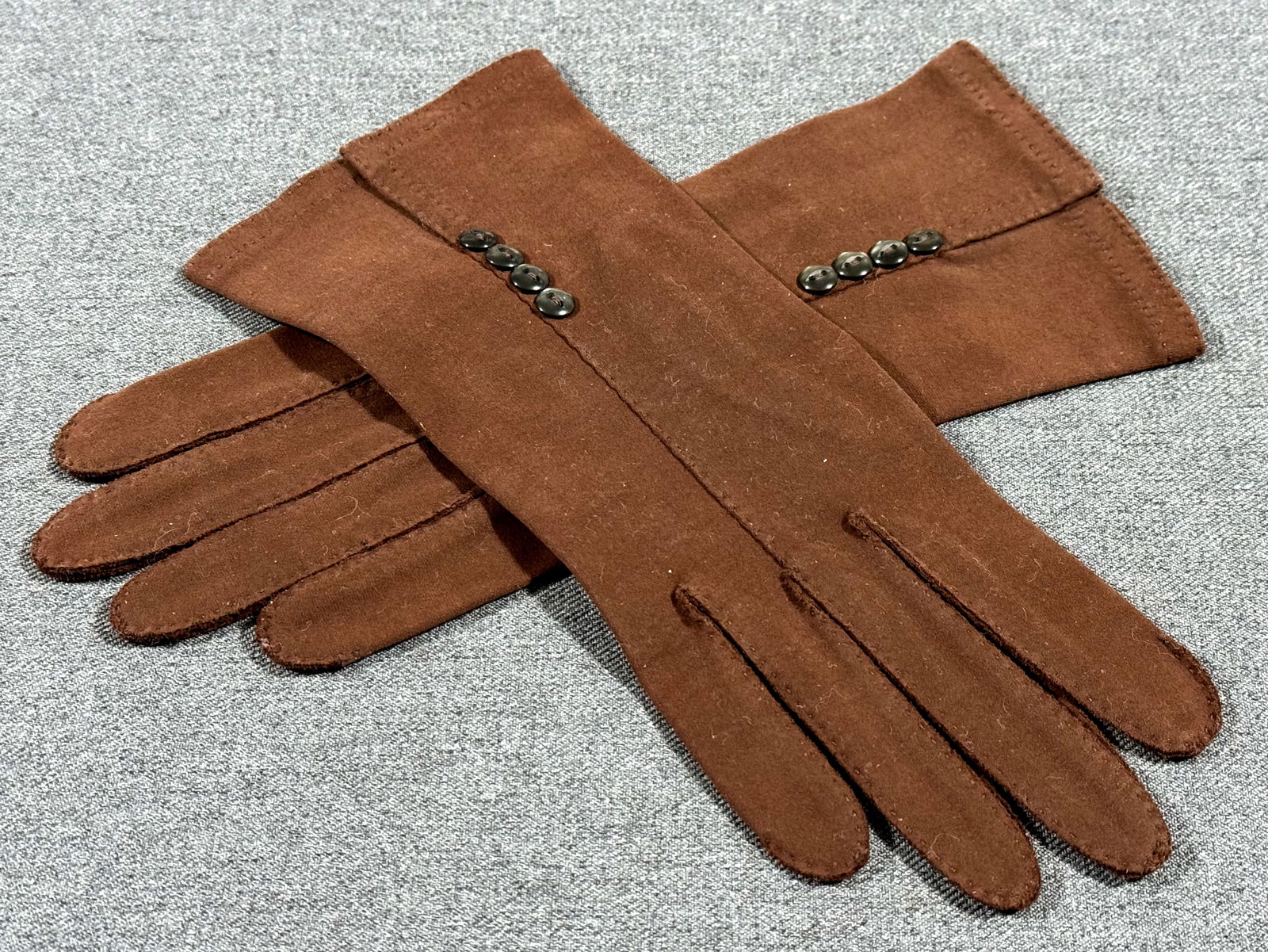 Vintage cat eye lucite buttons double woven cotton brown gloves (1 of 7)
