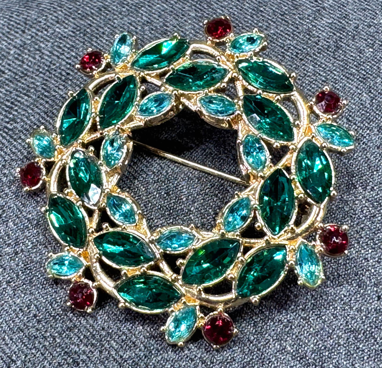 Vintage teal, aqua & ruby color crystal gold toned wreath brooch pin. (1 of 5)