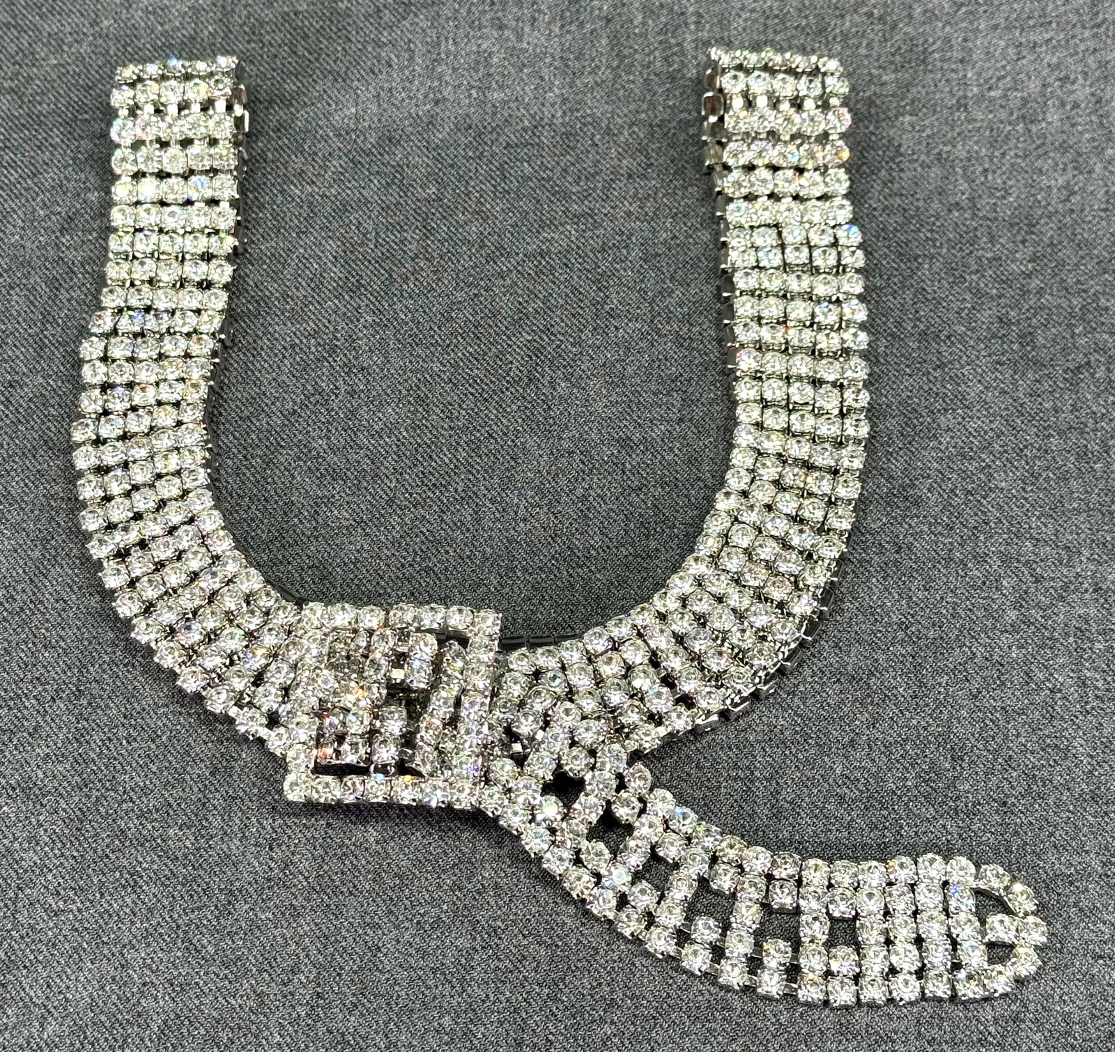 Vintage clear rhinestones silvertoned metal mesh belt: Vintage clear rhinestones silvertoned metal mesh belt. It can be fastened from around 27 1/2 to 31 1/2 inches long. unmarked. For measures please refer to the pictures taken with a measuring tape. IN 
