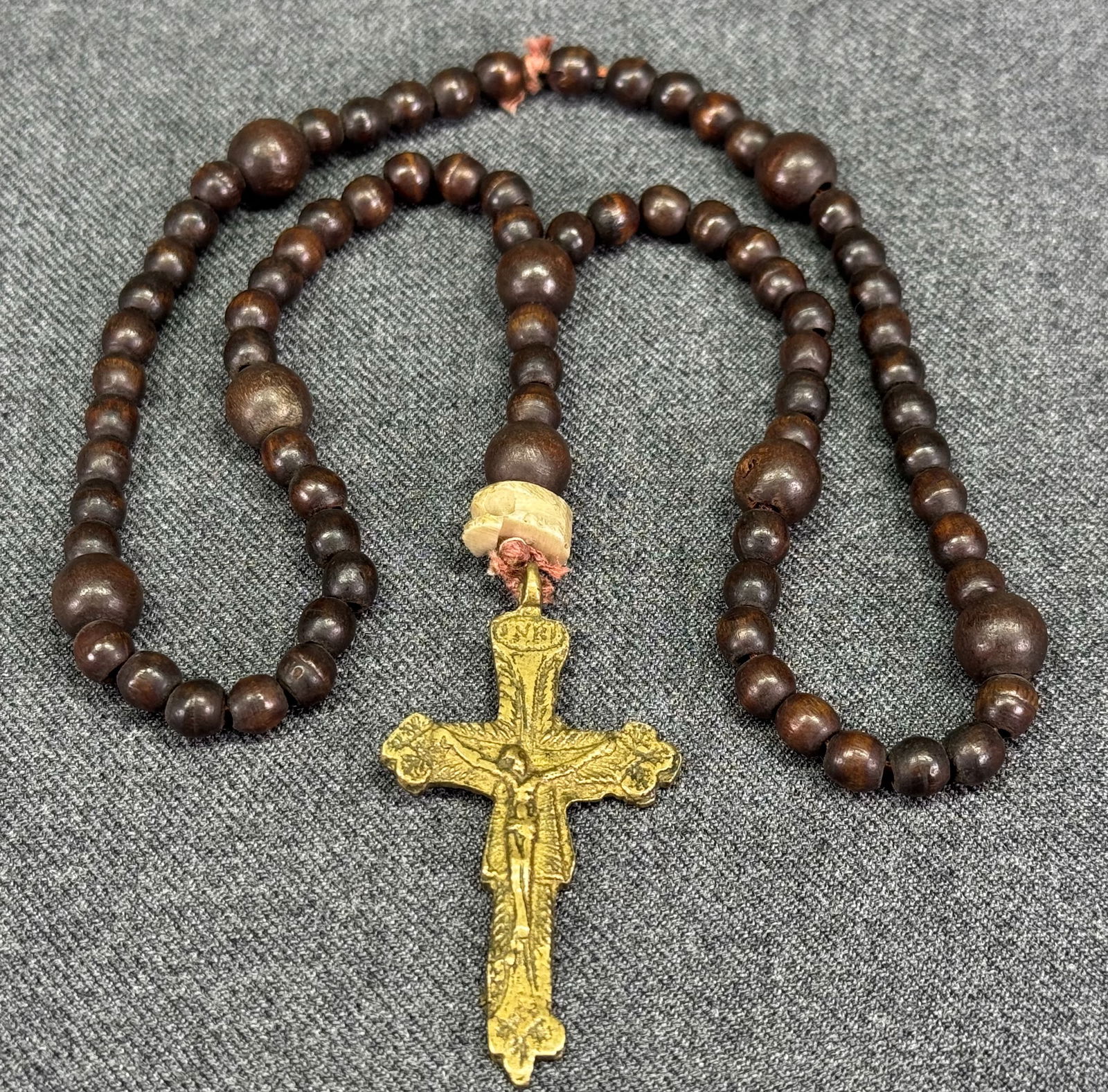 Antique seven stations wood rosary. Bone skull. Solid bronze crucifix: Antique seven stations wood rosary. Bone skull. Solid bronze crucifix. Unmarked. For measures please refer to the pictures taken with a measuring tape. Weight: 20 Grams IN HOUSE Estimated* SHIPPING &