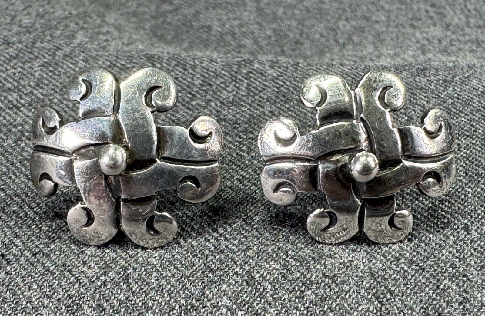 Vintage Pre eagle Maximiliano Mondragon Taxco sterling silver screw earrings: Vintage Pre eagle Maximiliano Mondragon Taxco sterling silver screw earrings, MArked Plata Taxco Mexico 925 and a letter with a measuring tape. Weight: 7.56 Grams. IN HOUSE Estimated* SHIPPING & HANDL