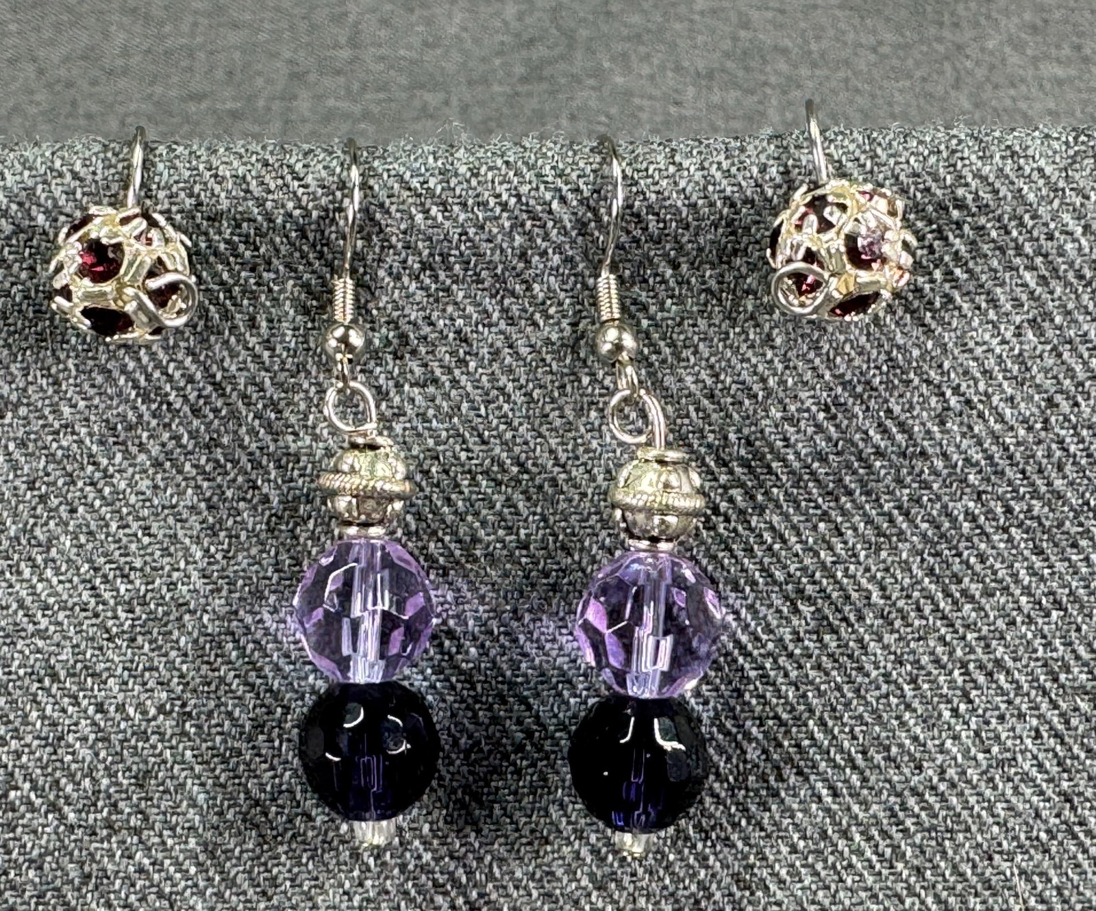 Vintage assorted purple crystals silvertoned metal beads hook earrings: Vintage assorted purple crystals silvertoned metal beads hook earrings. Unmarked. For measures please refer to the pictures taken with a measuring tape. Weight: 9 Grams. IN HOUSE Estimated* SHIPPING &