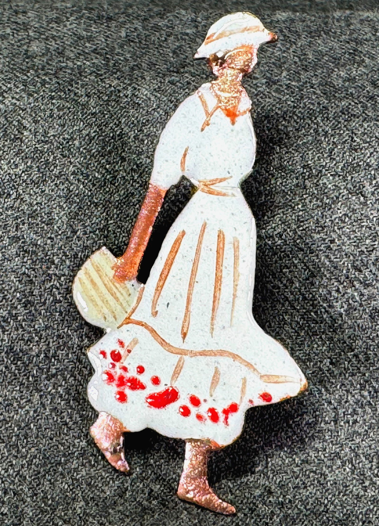 Vintage 70s enamel copper woman with hat & bag pin brooch: Vintage 70s enamel copper woman with hat & bag pin brooch. Unmarked. For measures please refer to the pictures taken with a measuring tape. Weight: 8 Grams. IN HOUSE Estimated* shipping and handling c