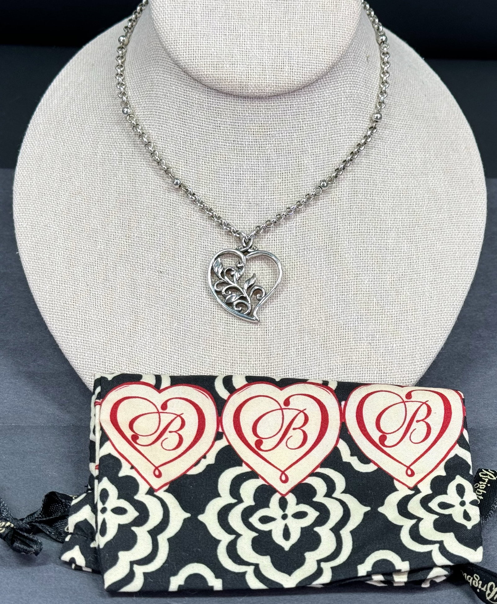 Vintage Brighton Heart & Vine pendant chain strap necklace with pouch.: Vintage Brighton Heart & Vine pendant chain strap necklace with pouch. Marked. For measures please refer to the pictures taken with a measuring tape. Weight: 18 Grams. This is a NO RESERVE AUCTION: th
