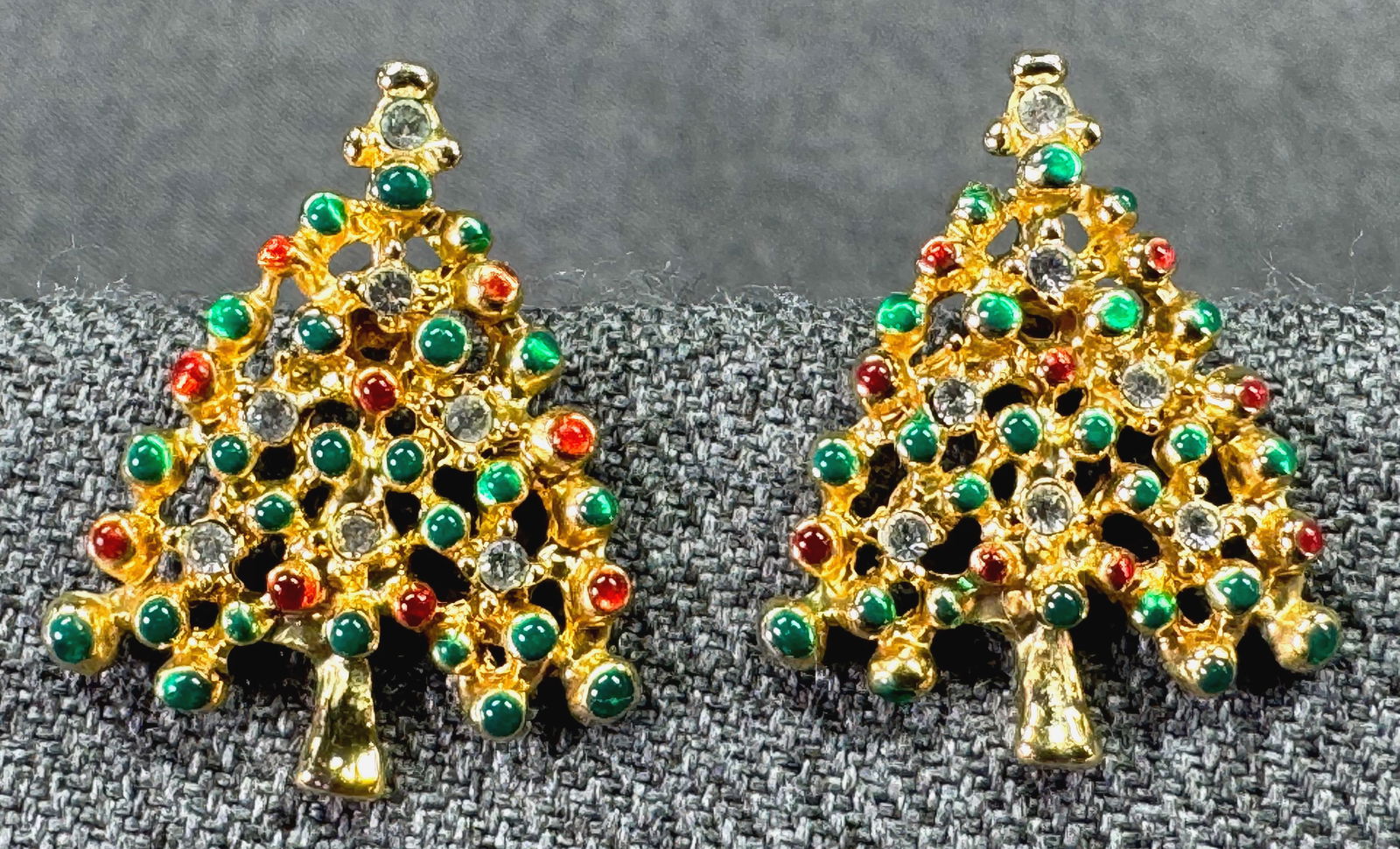 Vintage enamel & clear crystals goldtoned Christmas tree stud earrings: Vintage enamel & clear crystals goldtoned Christmas tree stud earrings. Unmarked. For measures please refer to the pictures taken with a measuring tape. Weight: 7 Grams. IN HOUSE Estimated* SHIPPING &