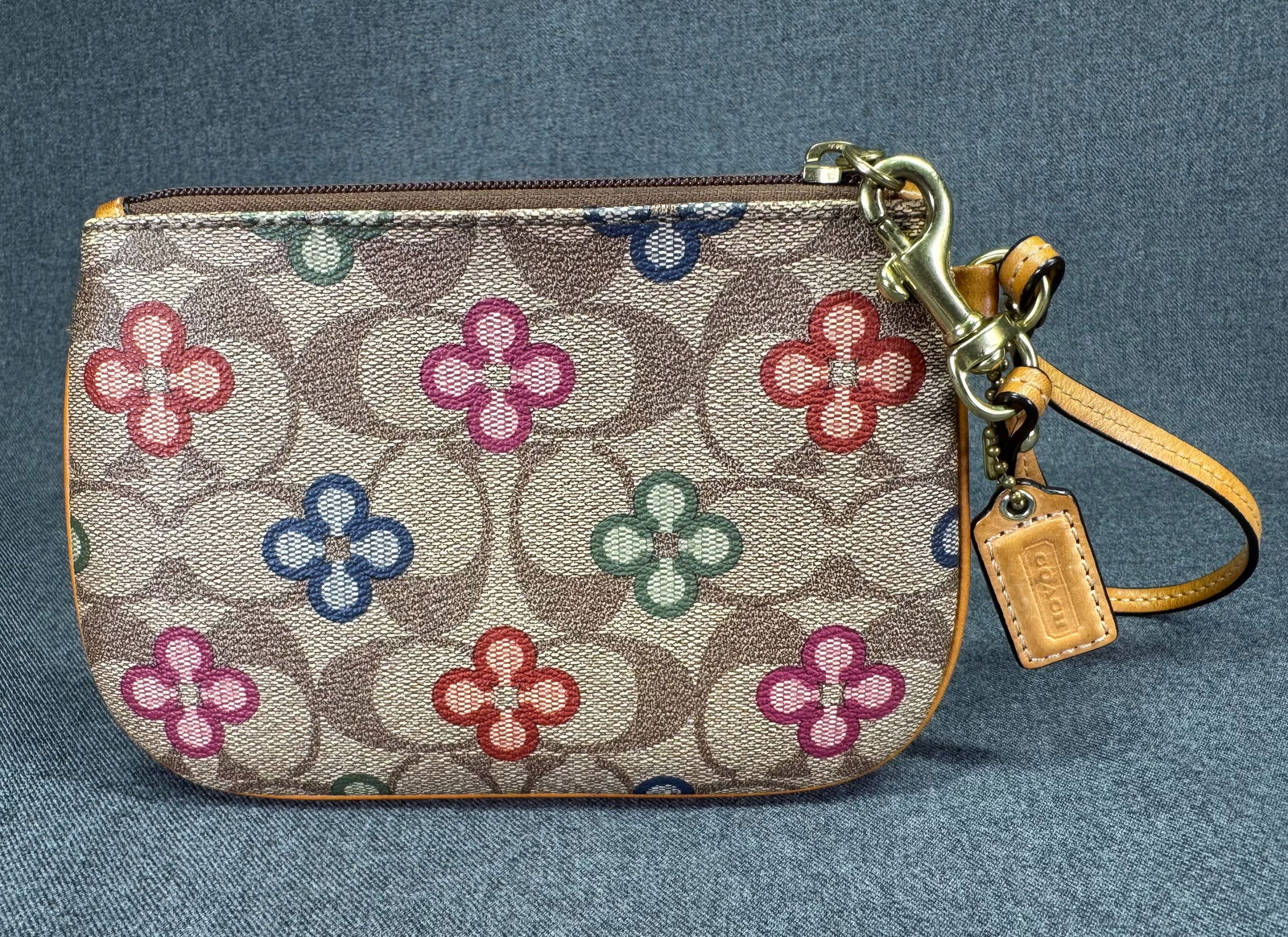 Coach pey signature color flowers corner zip wristlet wallet purse. (1 of 8)