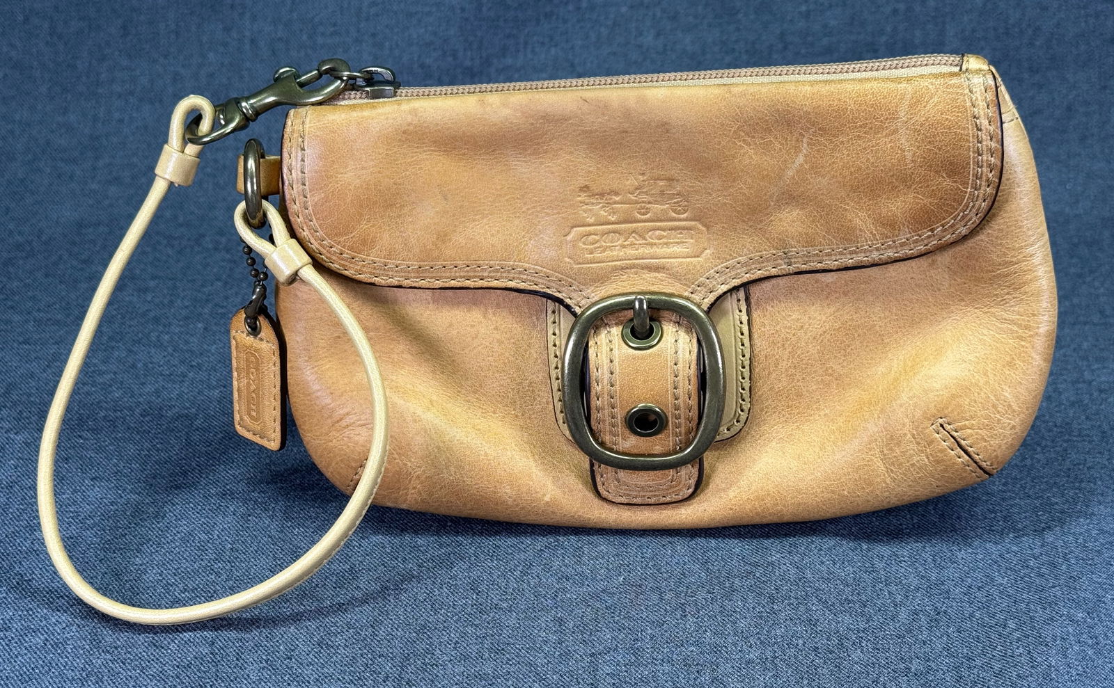 Coach tan leather corner zip wristlet wallet purse. (1 of 13)