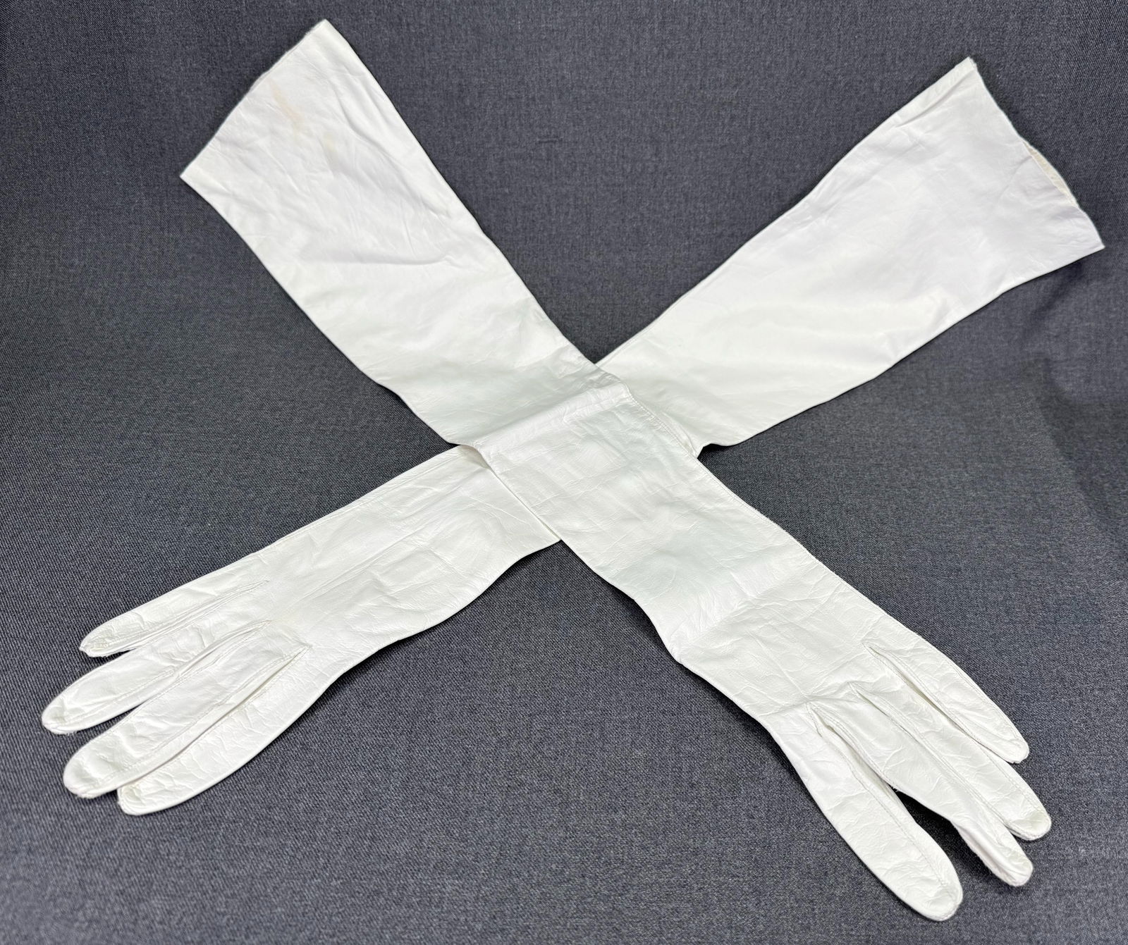 Vintage Made in France pearly buttons 23" long opera white leather gloves. (1 of 15)