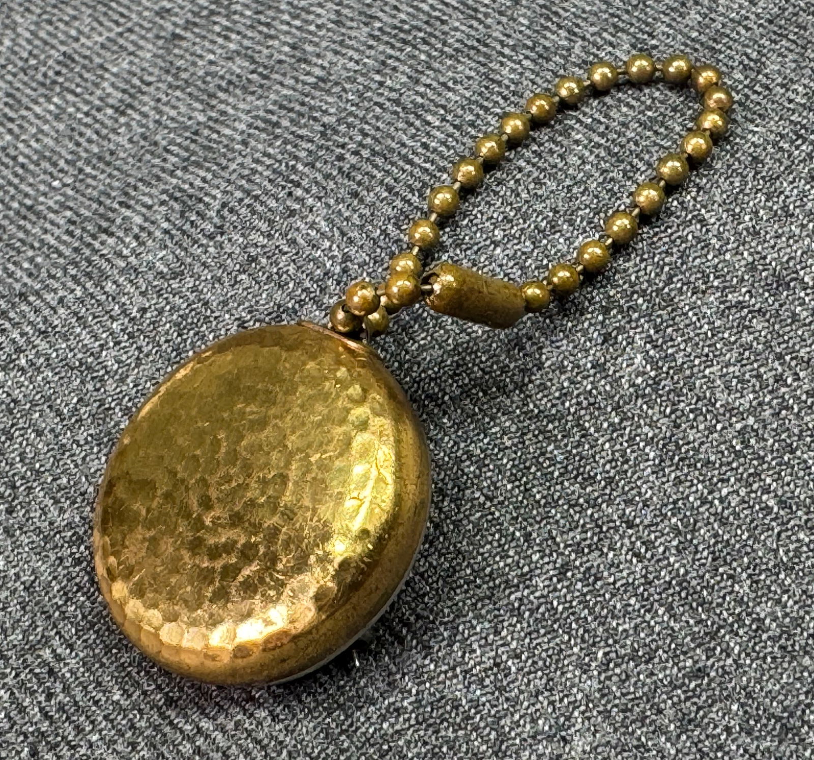 Vintage Ketchum & McDougall Retractable Pin Brooch Hammered Gold Plated Keeper. Working (1 of 6)