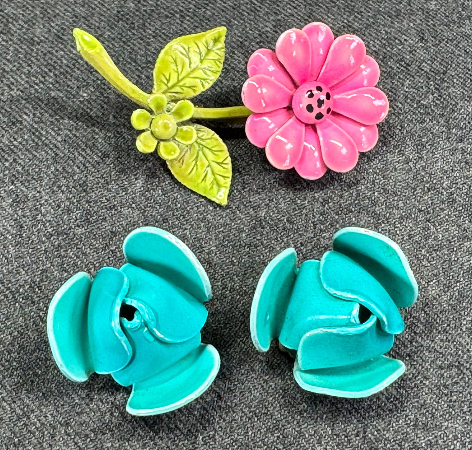 Vintage enamel metal color flower & leaves pin brooch & turquoise clip flower earrings (1 of 10)