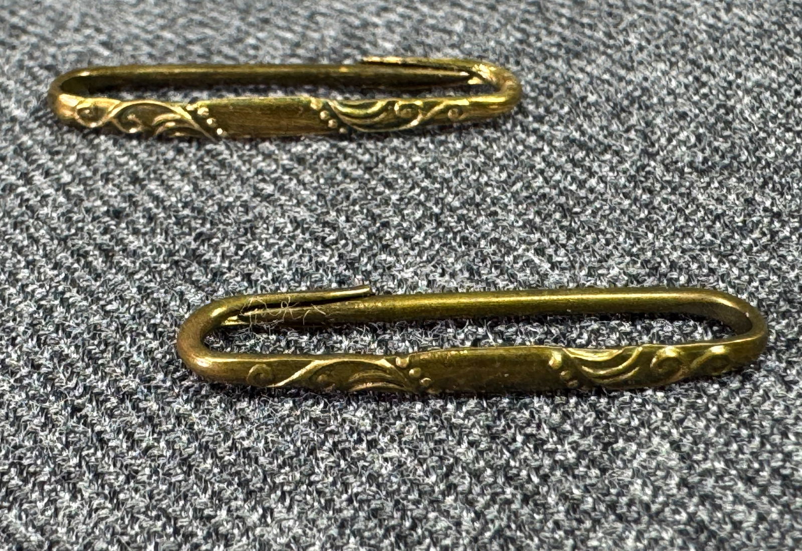 Antique decorated goldtoned metal lingerie pins. Lot of 2: Antique decorated goldtoned metal lingerie pins. Lot of 2. Unmarked. For measures please refer to the pictures taken with a measuring tape. Weight:2 Grams. IN HOUSE Estimated* SHIPPING & HANDLING COST