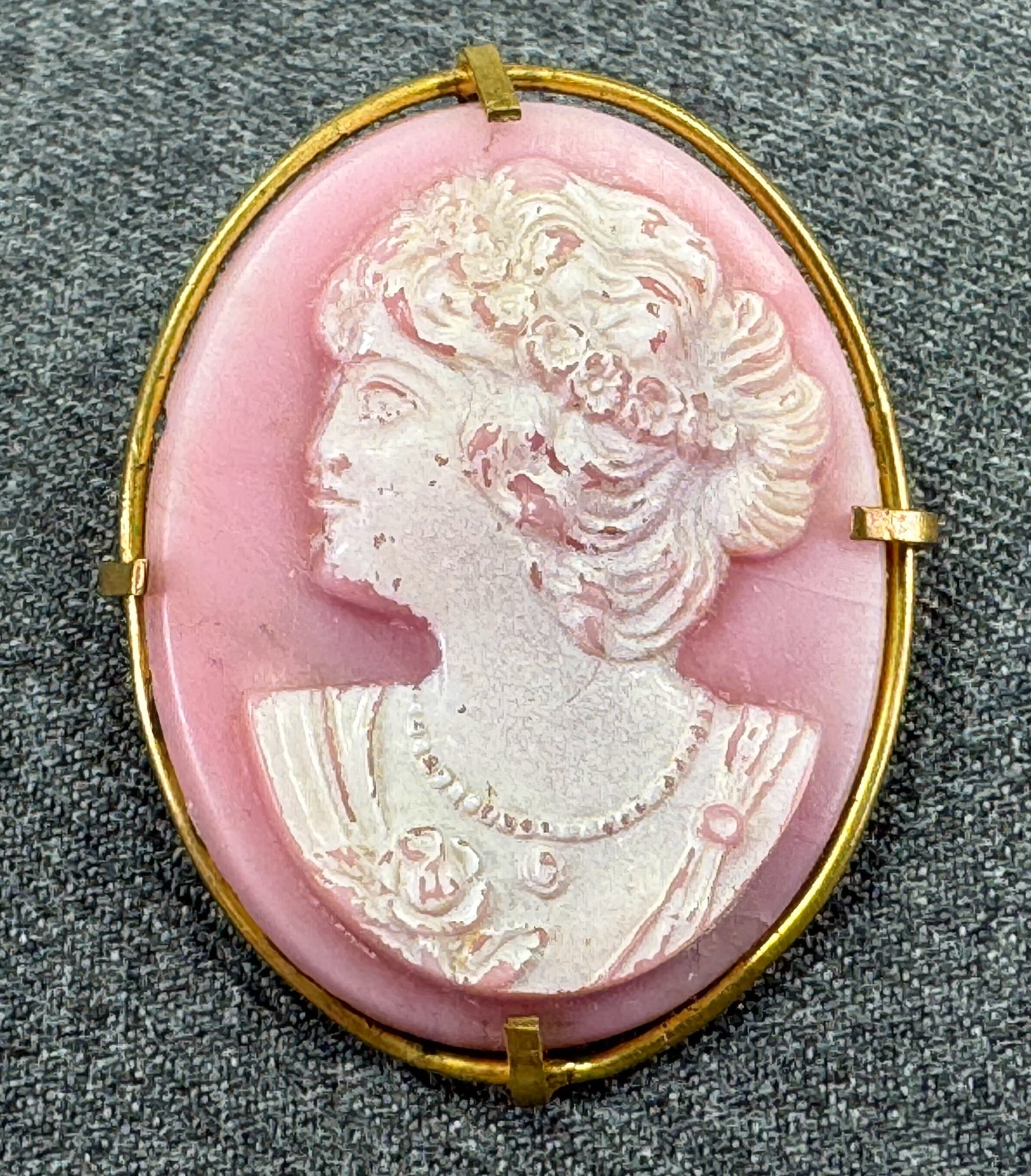 Antique white accents rose glass cameo goldtoned setting brooch pin: Antique white accents rose glass cameo goldtoned setting brooch pin. Unmarked. For measures please refer to the pictures taken with a measuring tape. Weight: 12 Grams. IN HOUSE Estimated* SHIPPING & H