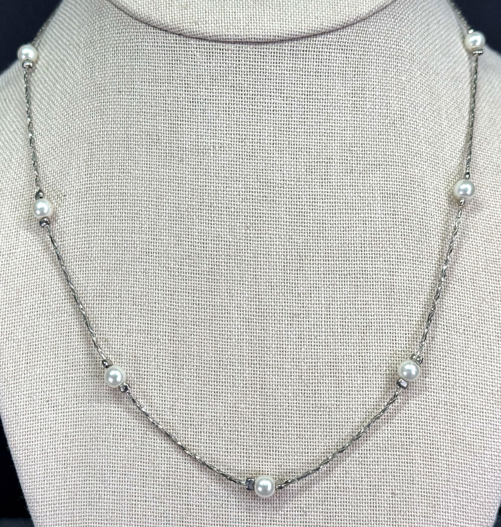 Vintage Napier pearly beads silvertone chain collar necklace: Vintage Napier pearly beads silvertone chain collar necklace. Marked. For measures please refer to the pictures taken with a measuring tape. Weight: 5 Grams. IN HOUSE Estimated* shipping and handling