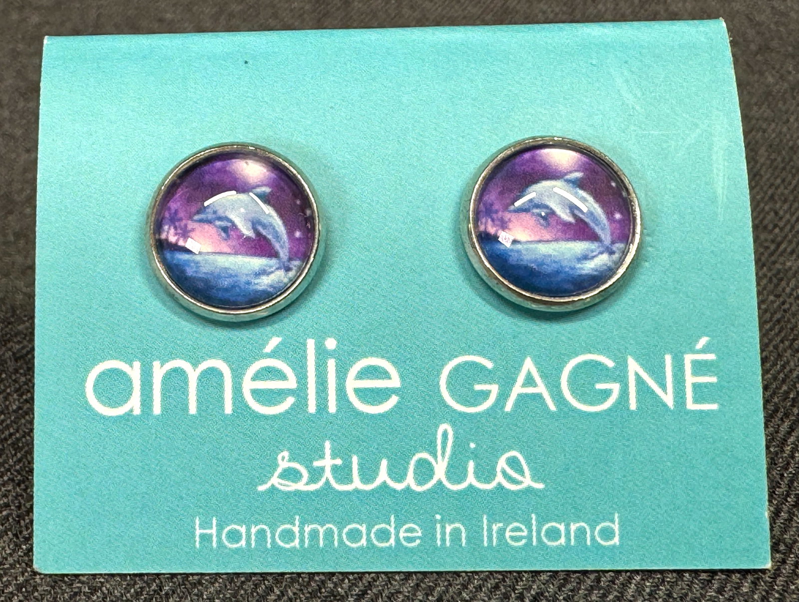 Amelie Cagne Studio dolphin stud earrings in card: Amelie Cagne Studio dolphin stud earrings in card. Unmarked. For measures please refer to the pictures taken with a measuring tape. Weight: 5 Grams. IN HOUSE Estimated* SHIPPING & HANDLING COST WITHIN
