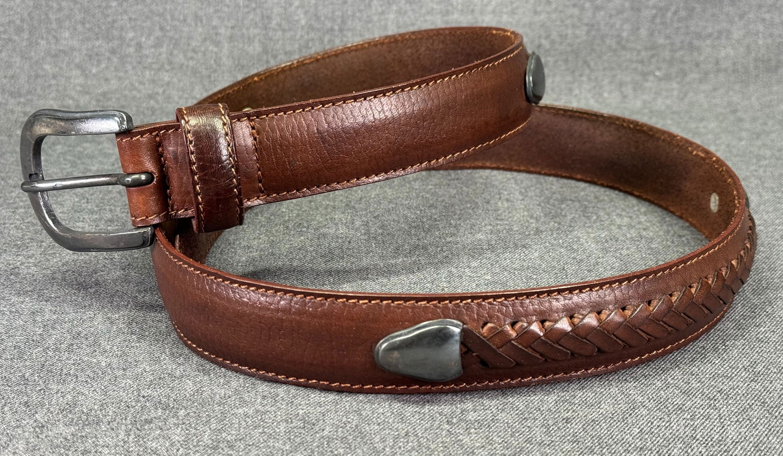 Vintage 90s Cole-Haan silvertoned buckle & appliques genuine leather belt.: Vintage 90s Cole-Haan silvertoned buckle & appliques genuine leather belt. Size: 36/90. Cole-Haan label. Marked on leather Cole-haan 36/90 75513. For measures please refer to the pictures taken with a