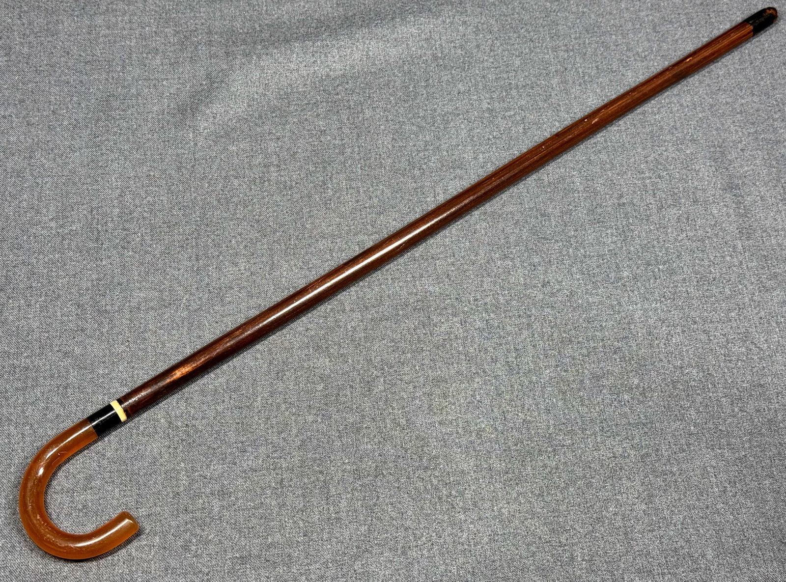 Antique celluloid and wooden childs walking cane or parasol's handle: Antique celluloid and wooden childs walking cane or parasol's handle. Unmarked For measures please refer to the pictures taken with a measuring tape. . IN HOUSE Estimated* shipping and handling cost w
