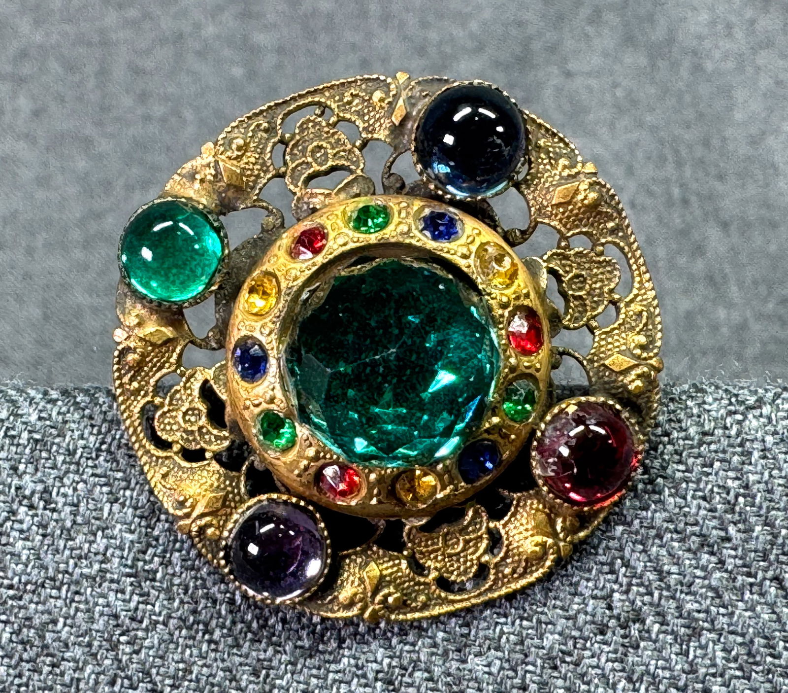 Antique Art Deco Czech Glass Green & Tutti Fruity Gold-toned Hat Pin Hatpin: Antique Art Deco Czech Glass Green & Tutti Fruity Gold-toned Hat Pin Hatpin. For measures please refer to the pictures taken with a measuring tape. Weight: Grams. IN HOUSE Estimated* SHIPPING & HANDLI