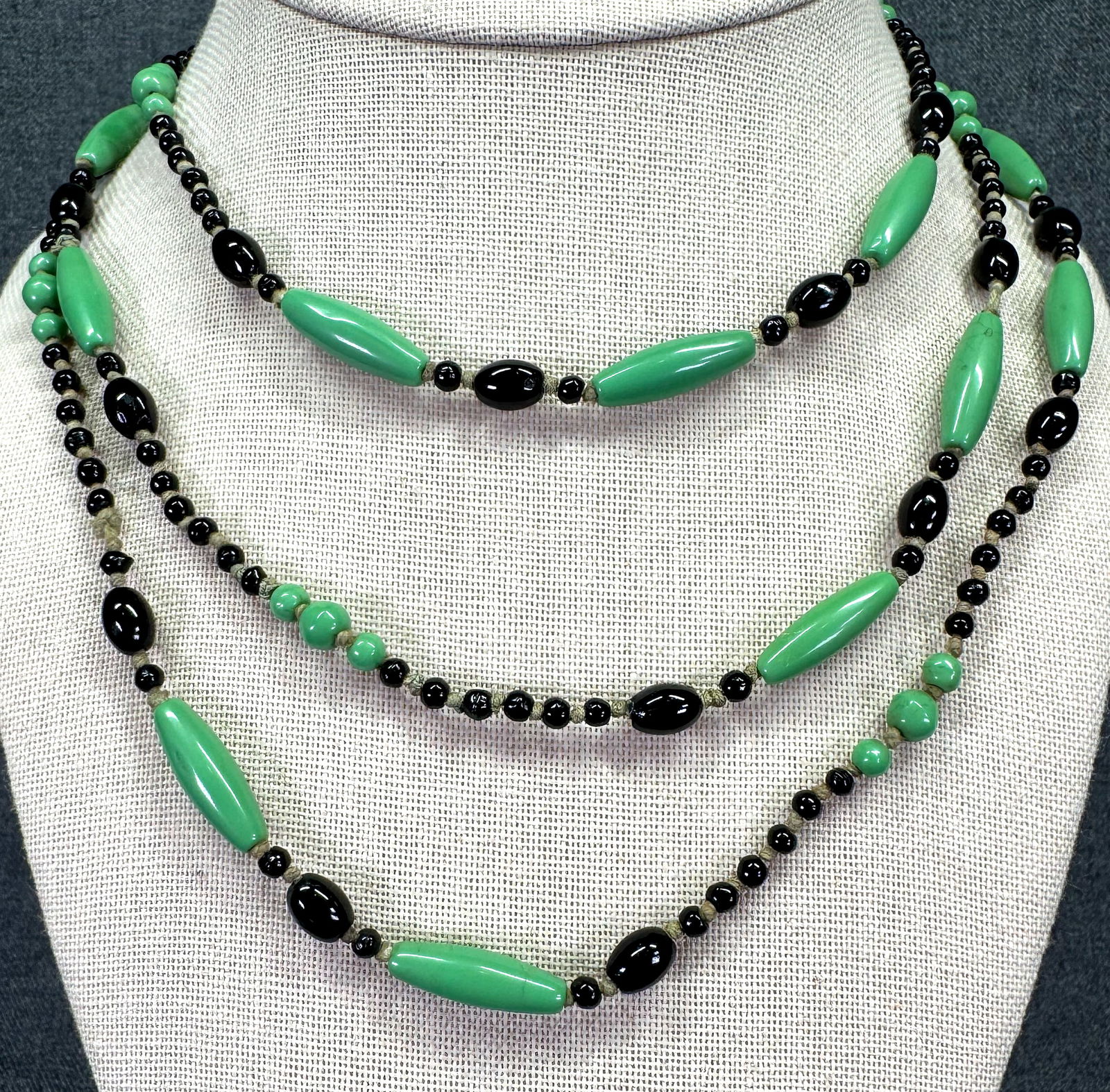 Antique art deco flapper Czech green & black glass beads necklace (1 of 7)