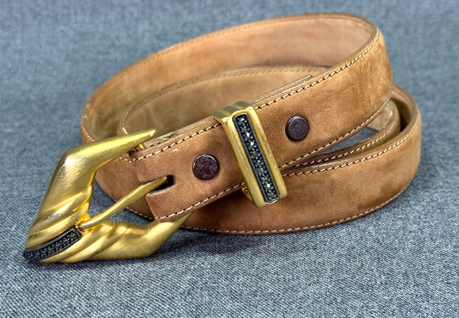 Vintage Judith Jack marcasites satin gold-toned buckle brown buck suede belt: IN HOUSE FLAT SHIPPING & HANDLING COST WITHIN ALL THE U.S. : $8 To bypass LiveShipping, and use our In-House shipping service for $8 or shipping combined for multiple lots, please select “Arrange Yo