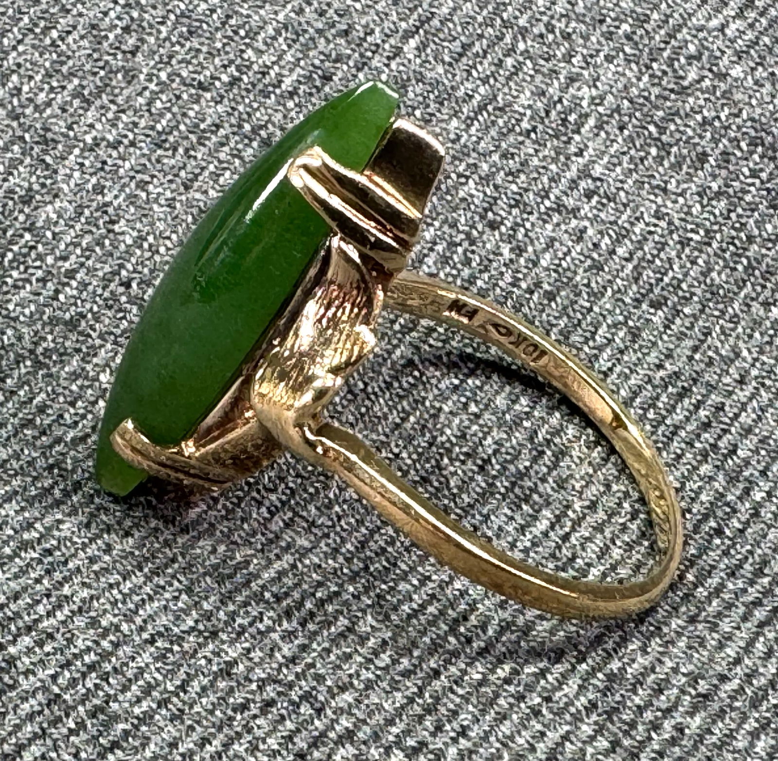 Vintage signed FM Jade 10K solid yellow gold ring (1 of 9)