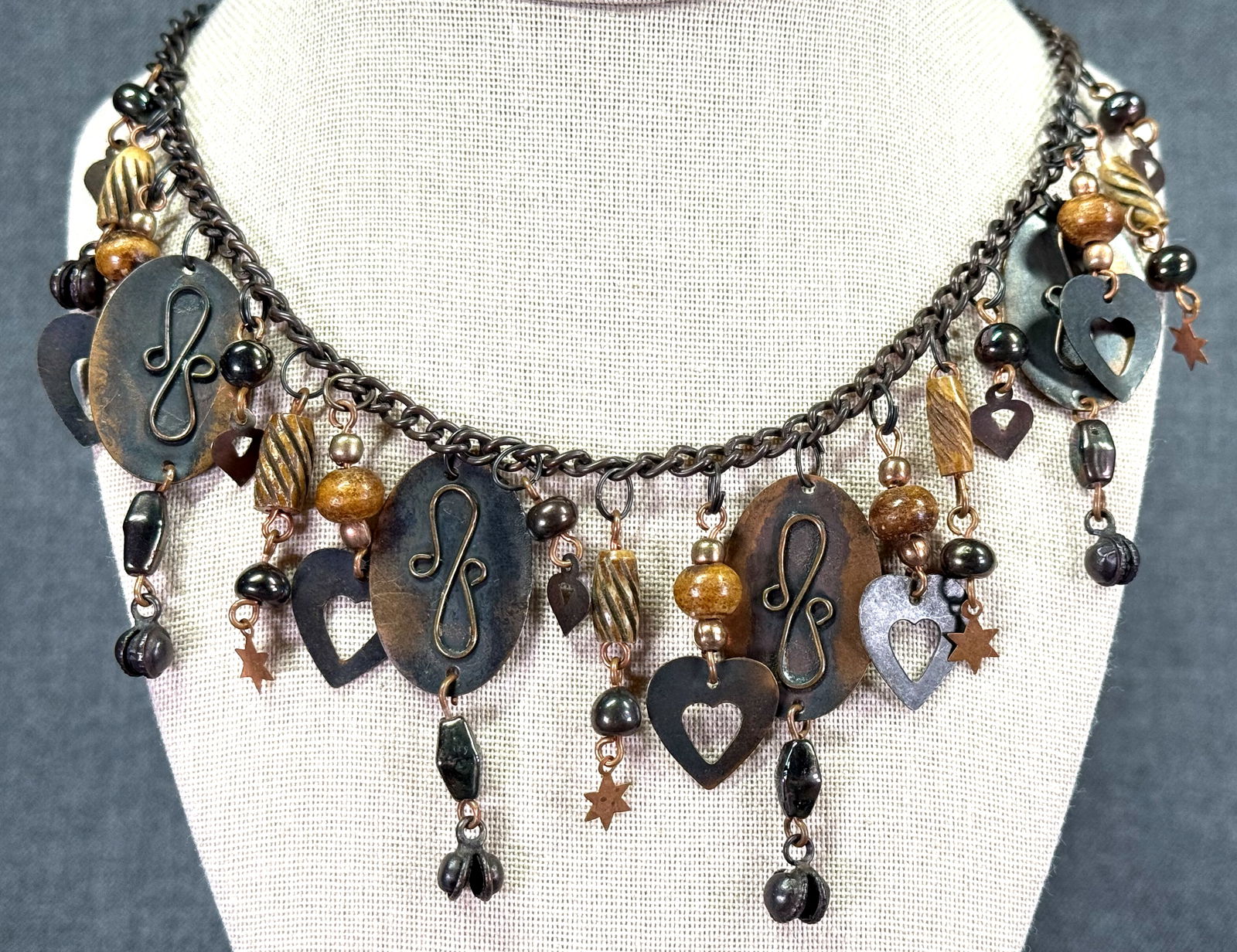 Vintage boho coppered metal and bone dangles collar necklace: IN HOUSE FLAT SHIPPING & HANDLING COST WITHIN ALL THE U.S. : $7 To bypass LiveShipping, and use our In-House shipping service for $7 or shipping combined for multiple lots, please select “Arrange Yo