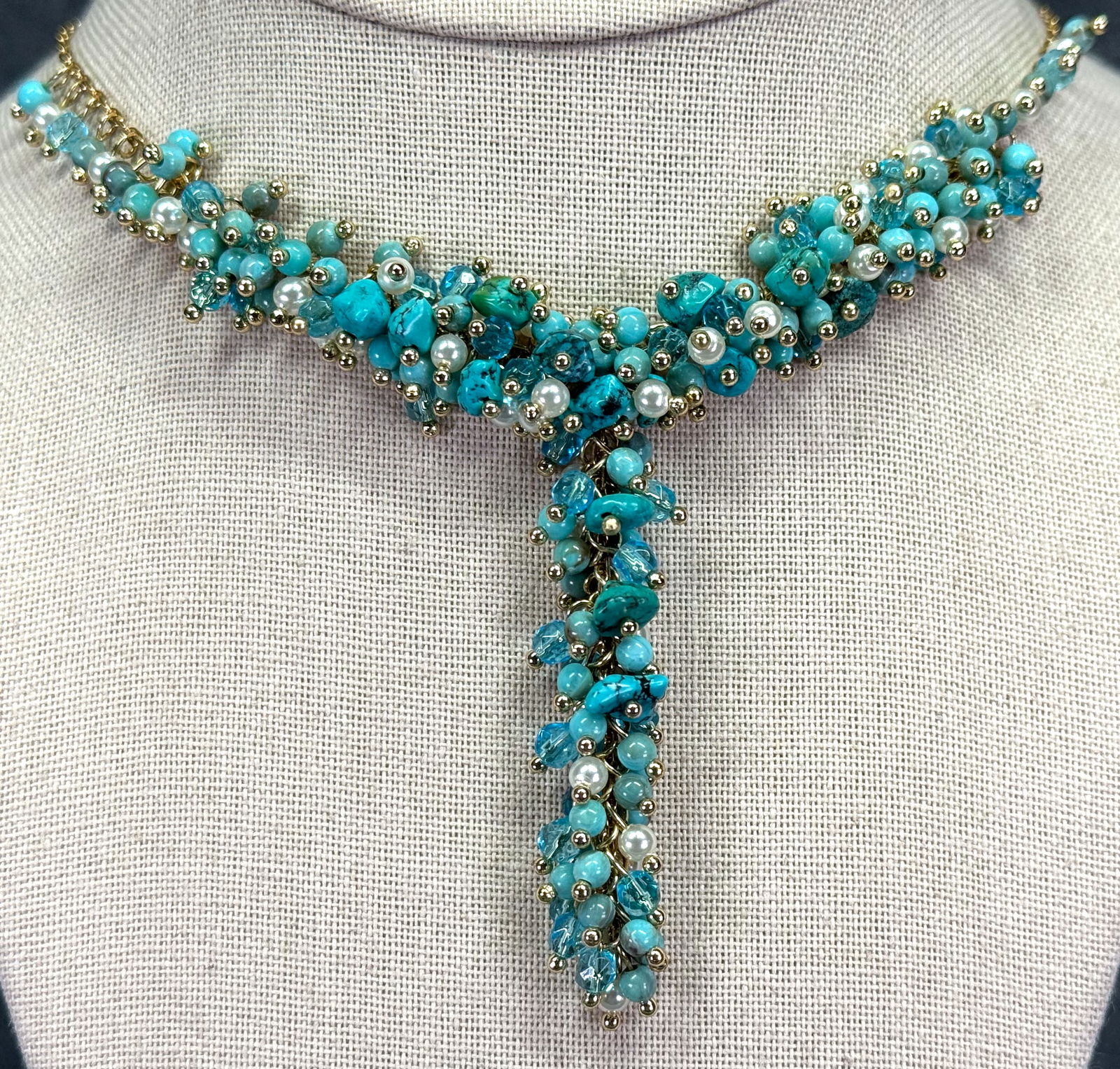 Clustered pearly & turquoise resin and glass beads gold-toned necklace: IN HOUSE FLAT SHIPPING & HANDLING COST WITHIN ALL THE U.S. : $7 To bypass LiveShipping, and use our In-House shipping service for $7 or shipping combined for multiple lots, please select “Arrange Yo