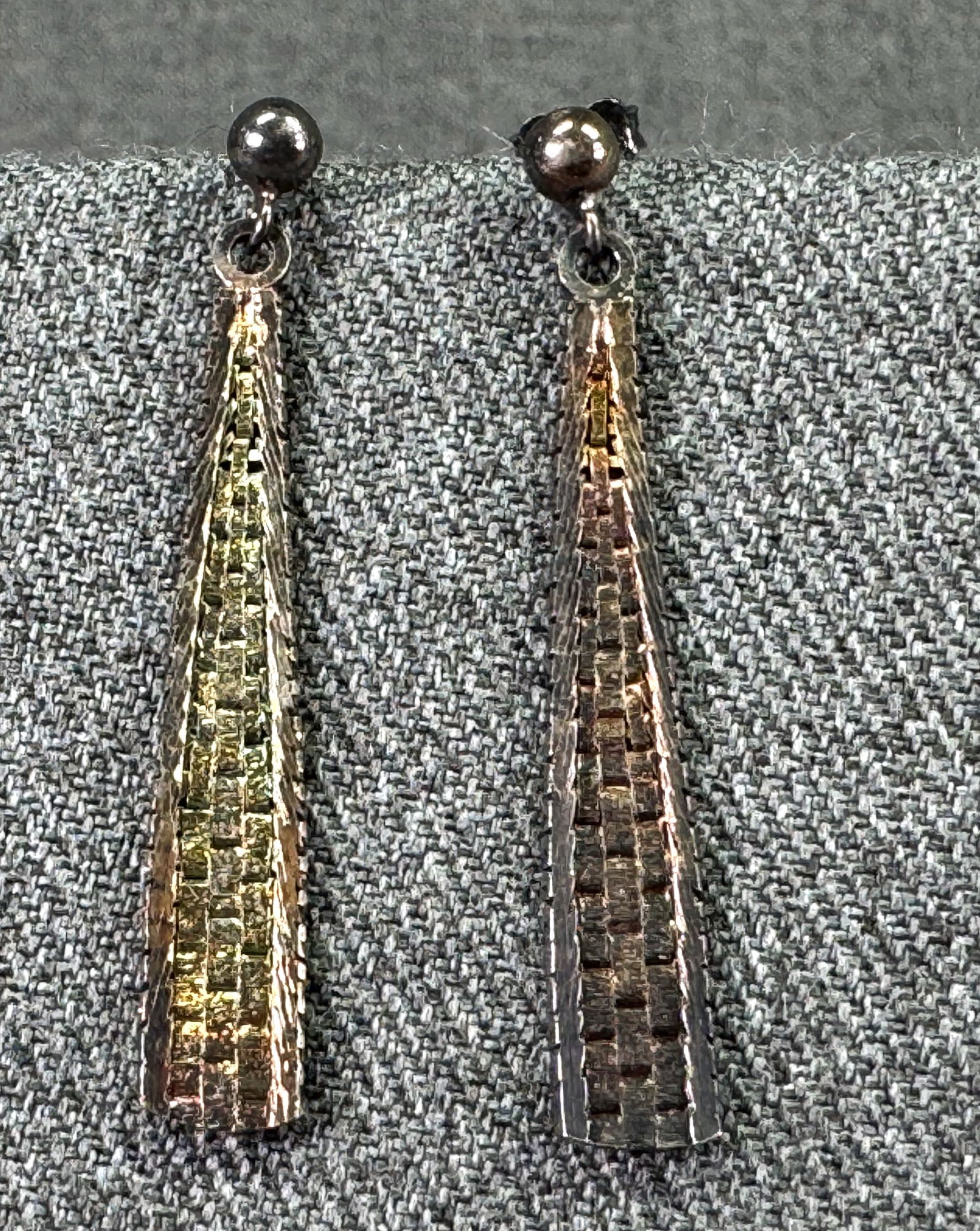 Vintage Italian Sterling silver weave drop stud earrings: IN HOUSE FLAT SHIPPING & HANDLING COST WITHIN ALL THE U.S. : $7 To bypass LiveShipping, and use our In-House shipping service for $7 or shipping combined for multiple lots, please select “Arrange Yo
