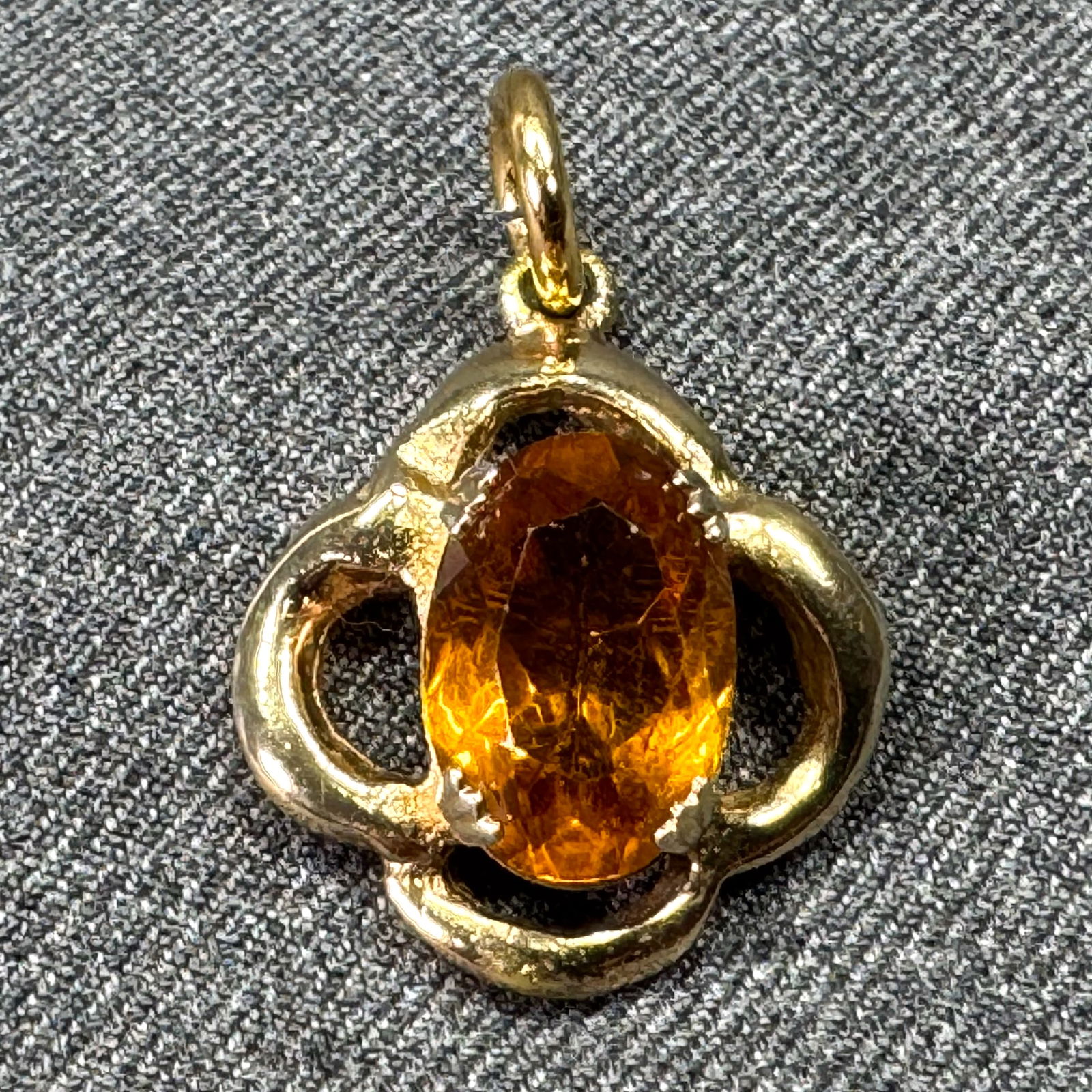 Vintage amber color open back crystal goldtone metal pendant: IN HOUSE FLAT SHIPPING & HANDLING COST WITHIN ALL THE U.S. : $7 To bypass LiveShipping, and use our In-House shipping service for $7 or shipping combined for multiple lots, please select “Arrange Yo