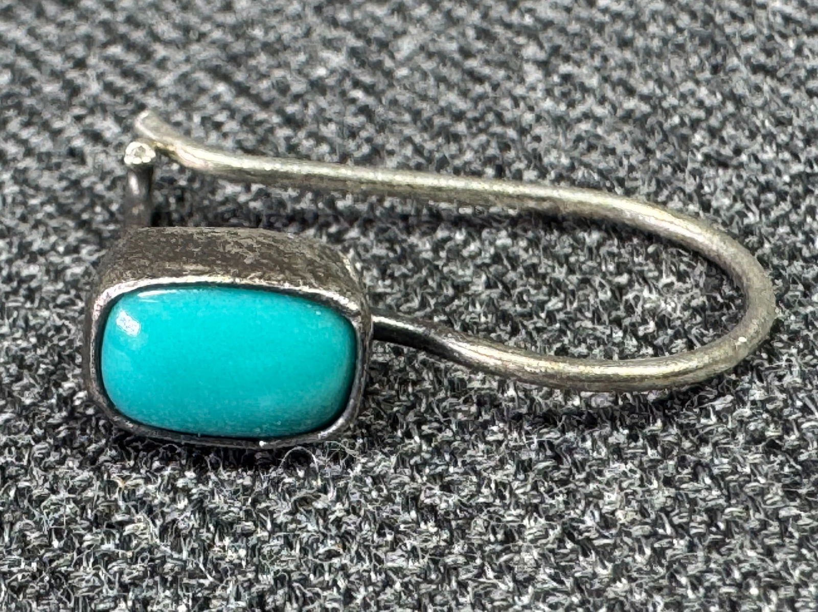 Vintage native american style turquoise glass bead solo earring: IN HOUSE FLAT SHIPPING & HANDLING COST WITHIN ALL THE U.S. : $7 To bypass LiveShipping, and use our In-House shipping service for $7 or shipping combined for multiple lots, please select “Arrange Yo