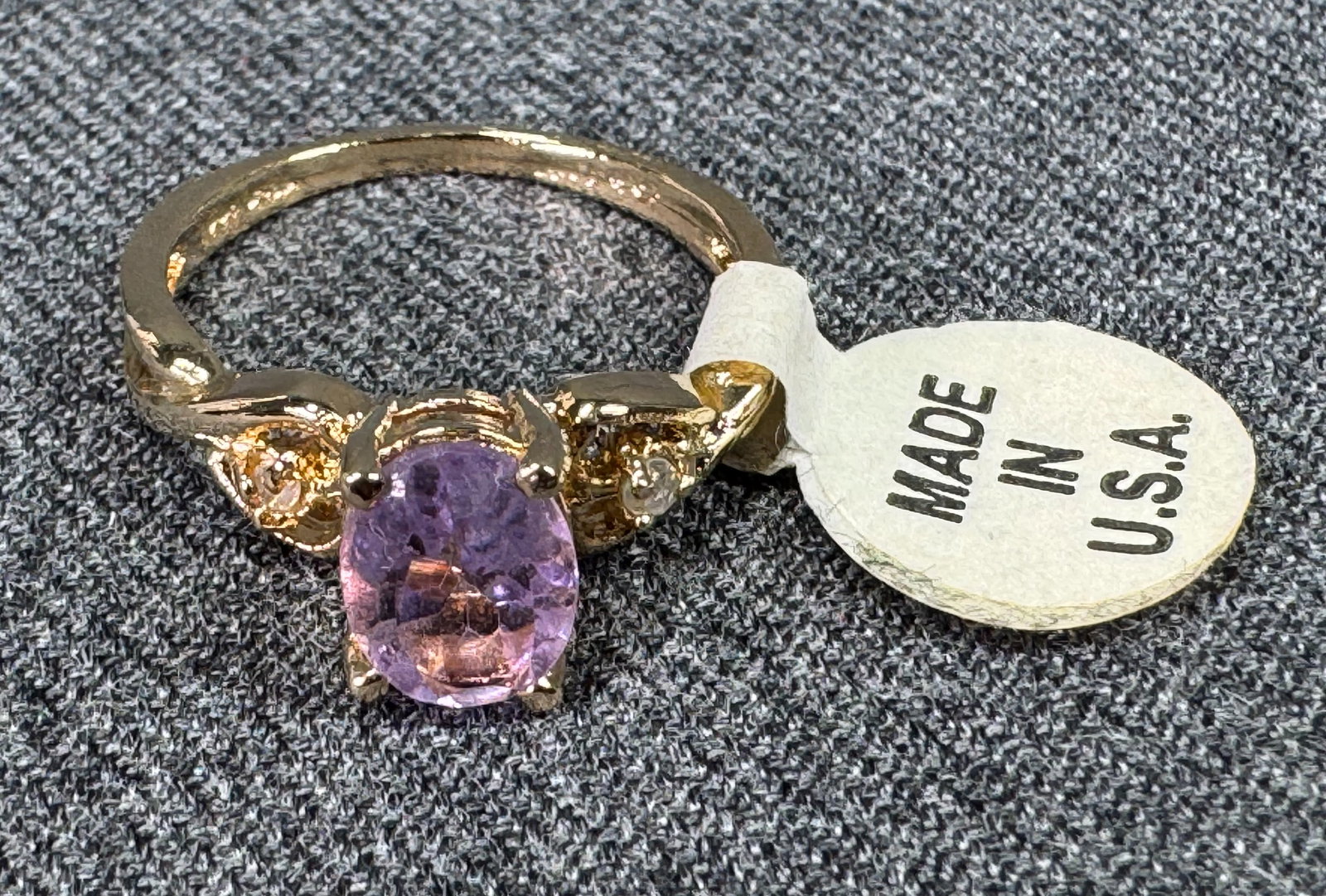Vintage purple & clear crystals goldtoned metal ring. Size 7: IN HOUSE FLAT SHIPPING & HANDLING COST WITHIN ALL THE U.S. : $7 To bypass LiveShipping, and use our In-House shipping service for $7 or shipping combined for multiple lots, pleVintage purple & clear c