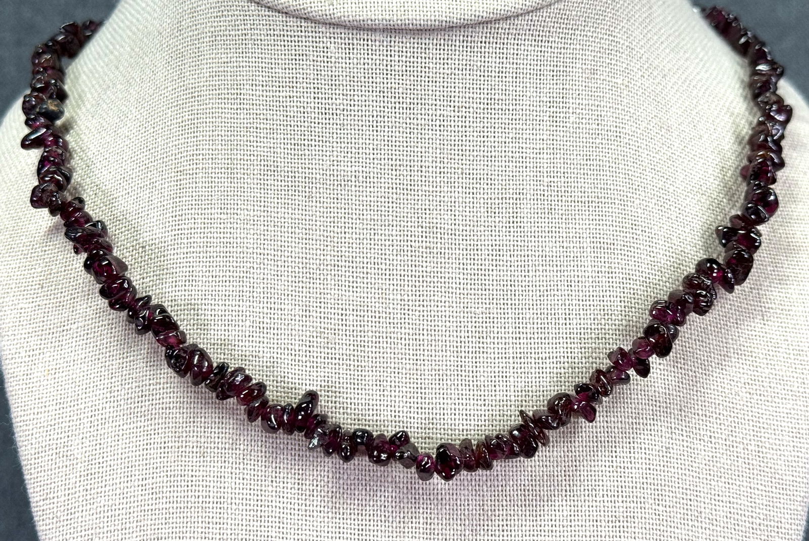 Vintage garnet chip nugget beaded necklace: IN HOUSE FLAT SHIPPING & HANDLING COST WITHIN ALL THE U.S. : $7 To bypass LiveShipping, and use our In-House shipping service for $7 or shipping combined for multiple lots, please select “Arrange Yo