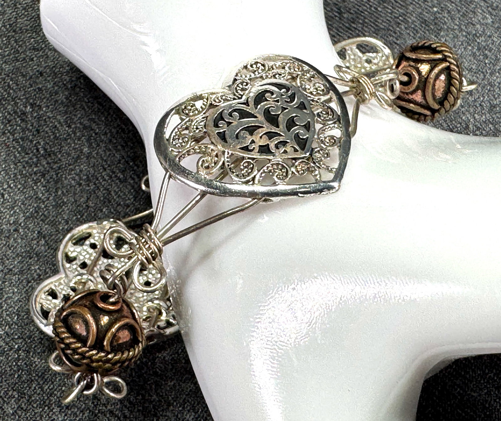 Vintage boho silvertone filigree hearts & brass beads artsy wired bracelet: IN HOUSE FLAT SHIPPING & HANDLING COST WITHIN ALL THE U.S. : $7 To bypass LiveShipping, and use our In-House shipping service for $7 or shipping combined for multiple lots, please select “Arrange Yo