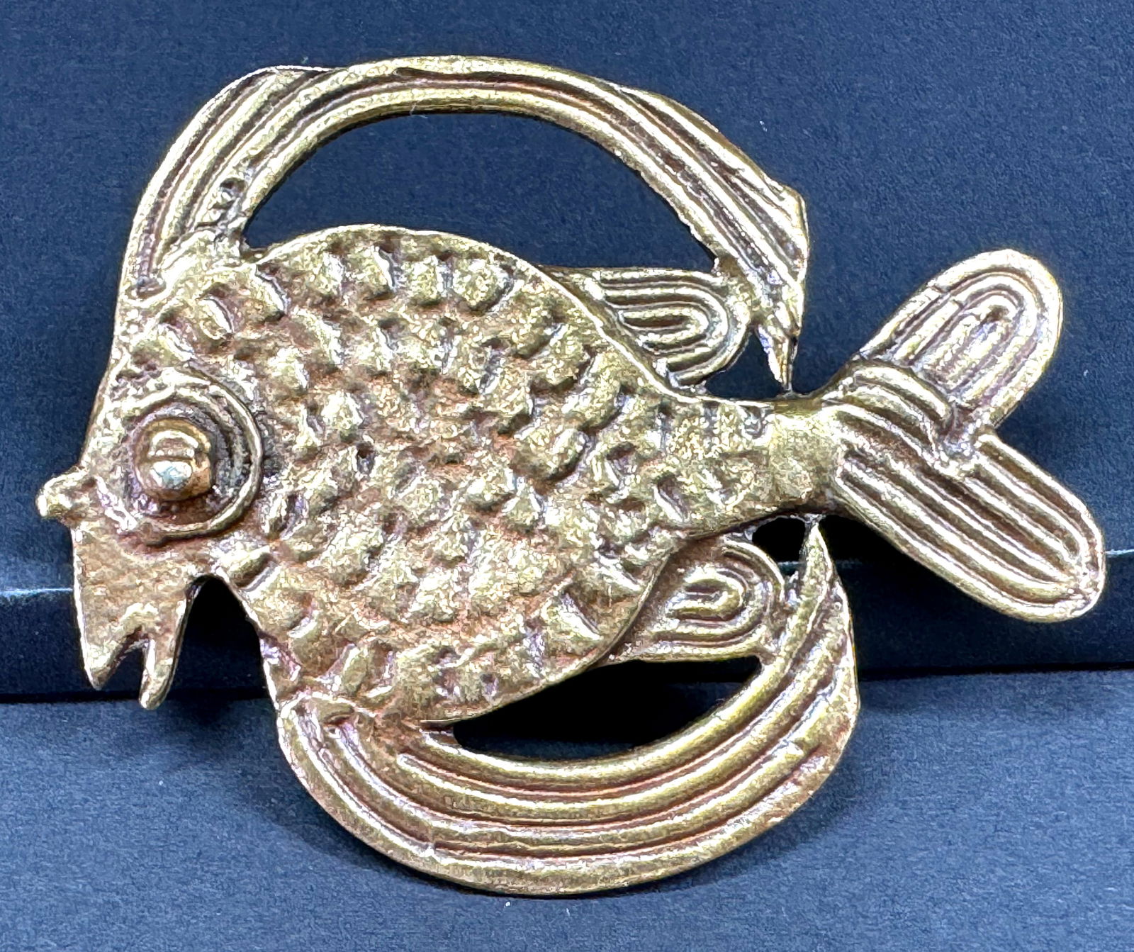 Vintage Alva Studios Goldtone metal fish pin brooch (1 of 7)