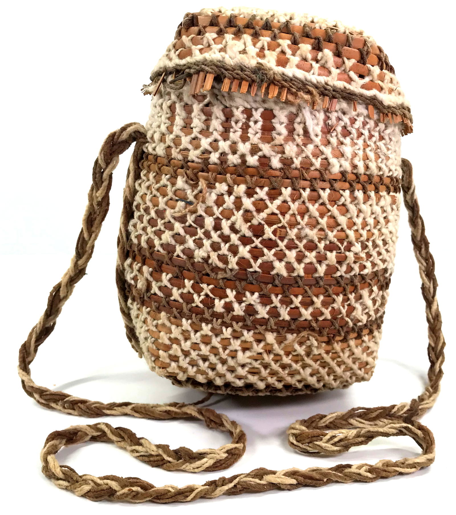 Amazonian Xingu woven lidded basket. (1 of 10)