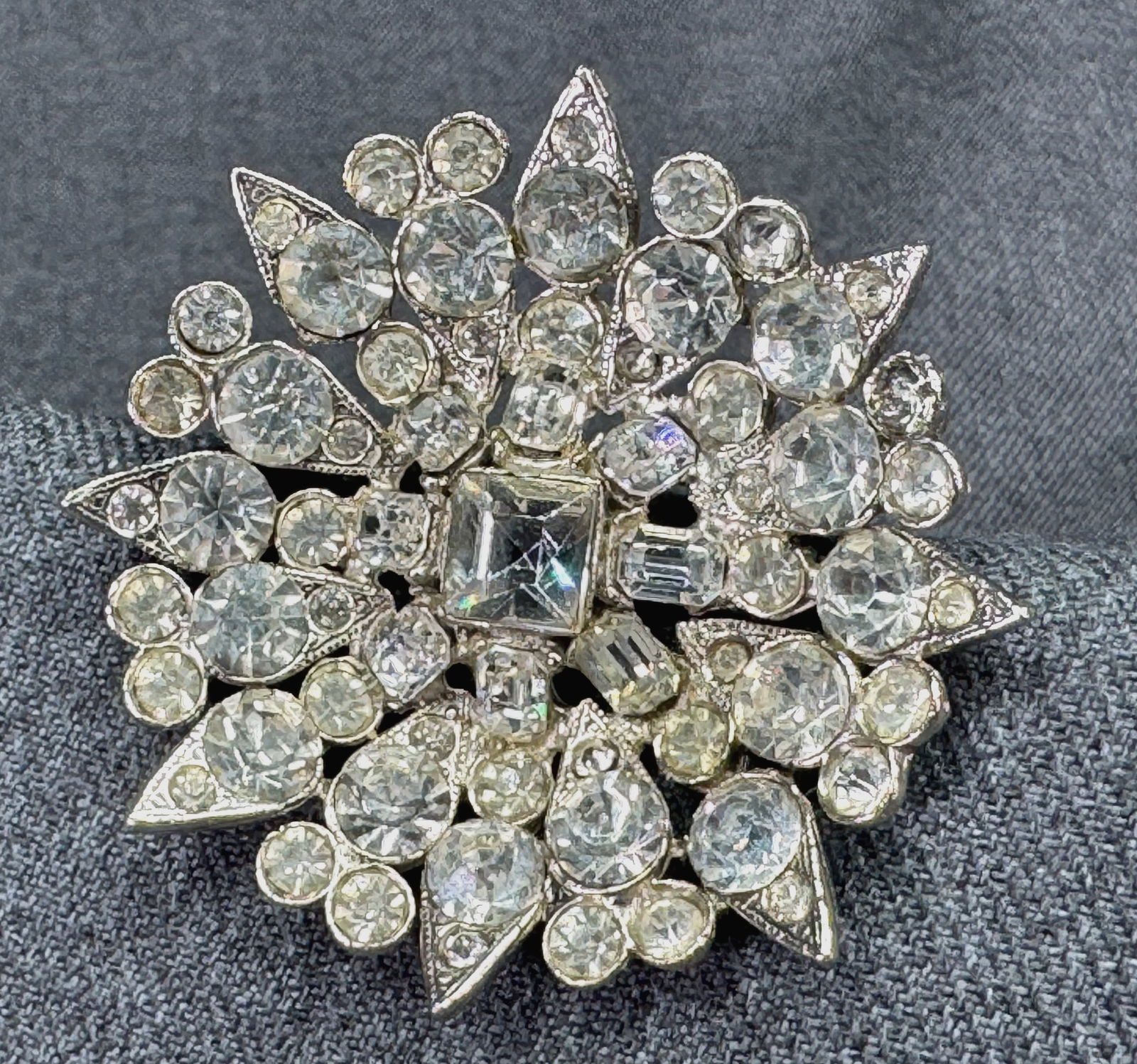 Vintage clear crystals silver-toned flower brooch pin (1 of 4)