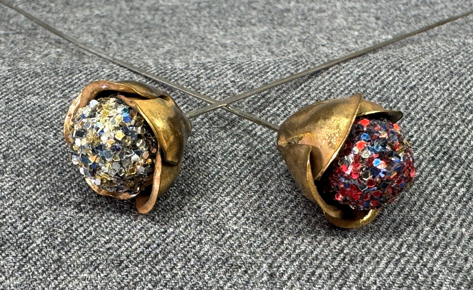 Vintage flower hat pins hatpins. Confetti bead gold-toned metal: IN HOUSE FLAT SHIPPING & HANDLING COST WITHIN ALL THE U.S. : $7 To bypass LiveShipping, and use our In-House shipping service for $7 or shipping combined for multiple lots, please select “Arrange Yo