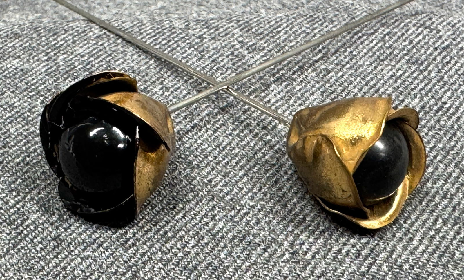 Vintage flower hat pins hatpins. Black plastic bead gold-toned metal.: IN HOUSE FLAT SHIPPING & HANDLING COST WITHIN ALL THE U.S. : $7 To bypass LiveShipping, and use our In-House shipping service for $7 or shipping combined for multiple lots, please select “Arrange Yo