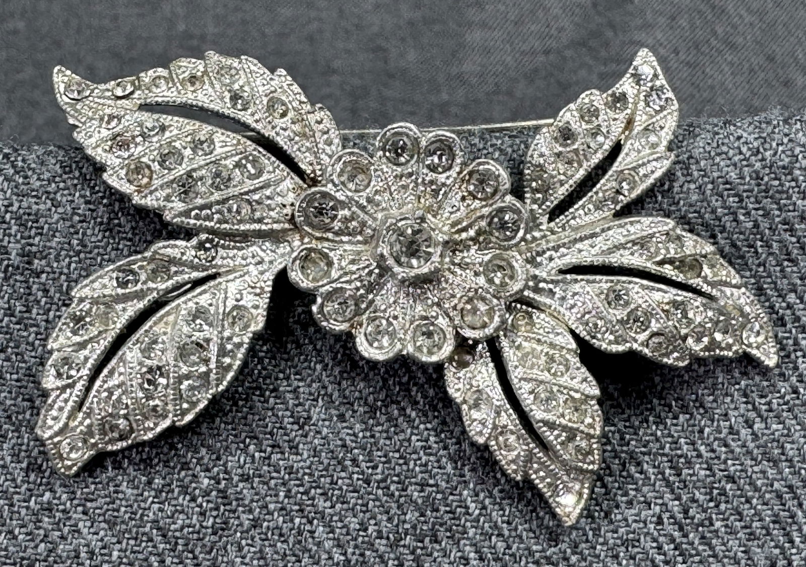 Antique clear crystals pot metal flower and leaves brooch pin (1 of 4)