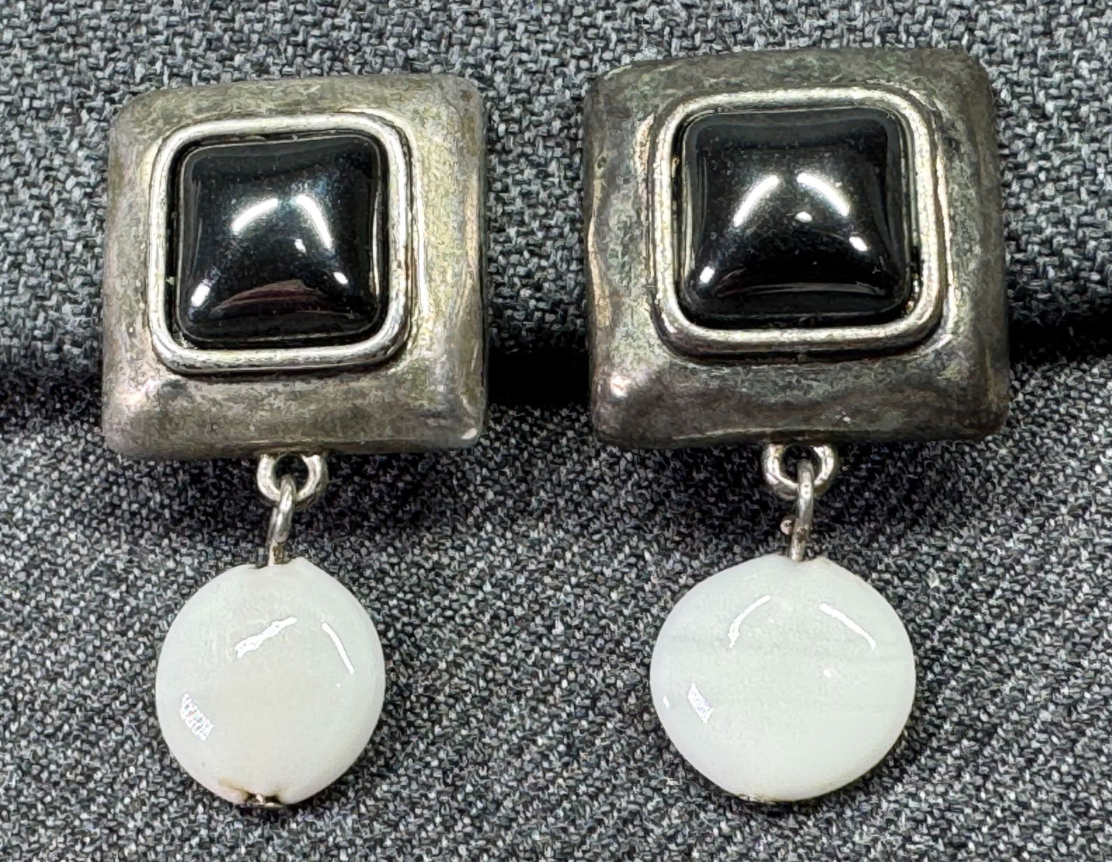Vintage white lucite dangle hematite silver-toned clip on earrings