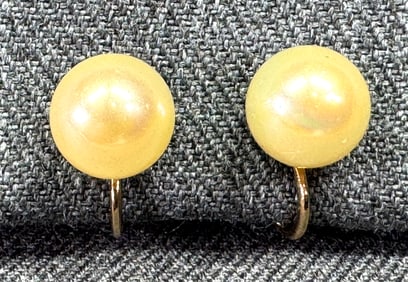 Vintage pearly bead gold-toned clip earrings.