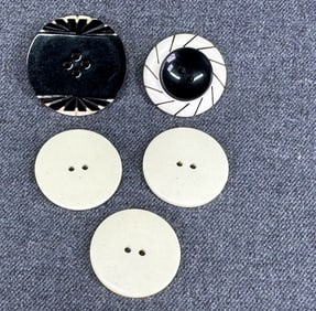 Vintage assorted creamy & black buttons. Lot of 5