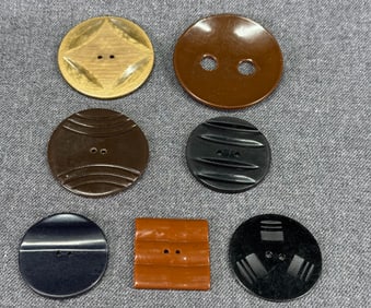 Vintage assorted celluloid buttons. Lot of 7