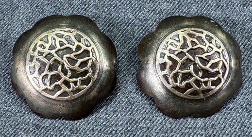 Vintage gunmetal dome flower buttons. Lot of 2
